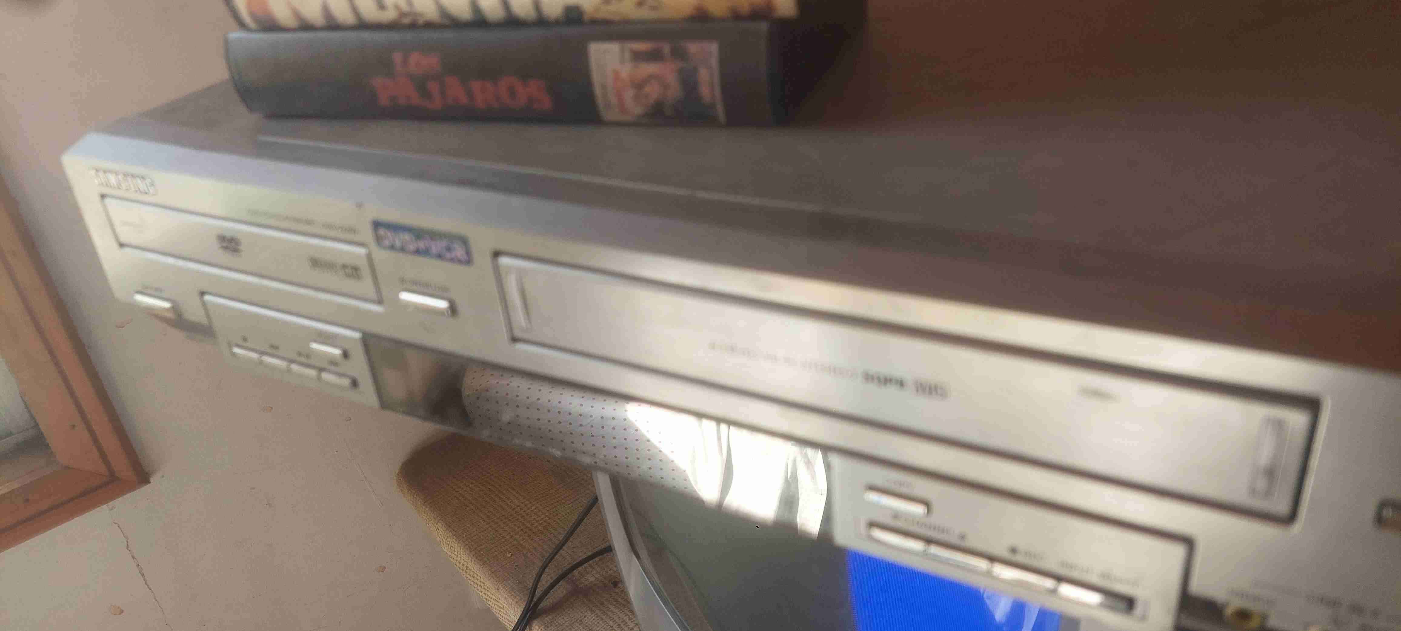 Reproductor DVD Samsung plateado - miniatura 1