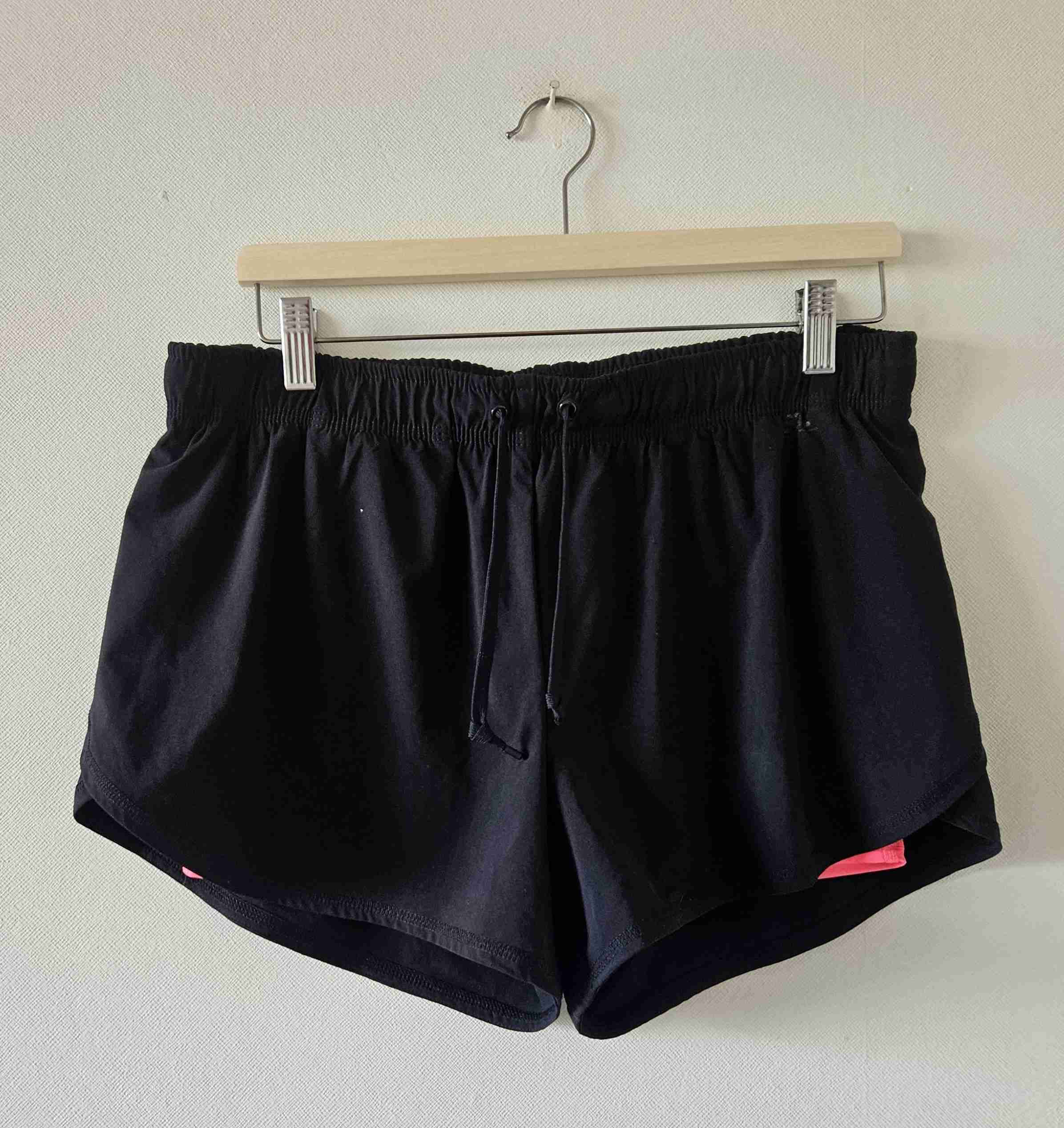 Shorts deportivos negros - miniatura 1