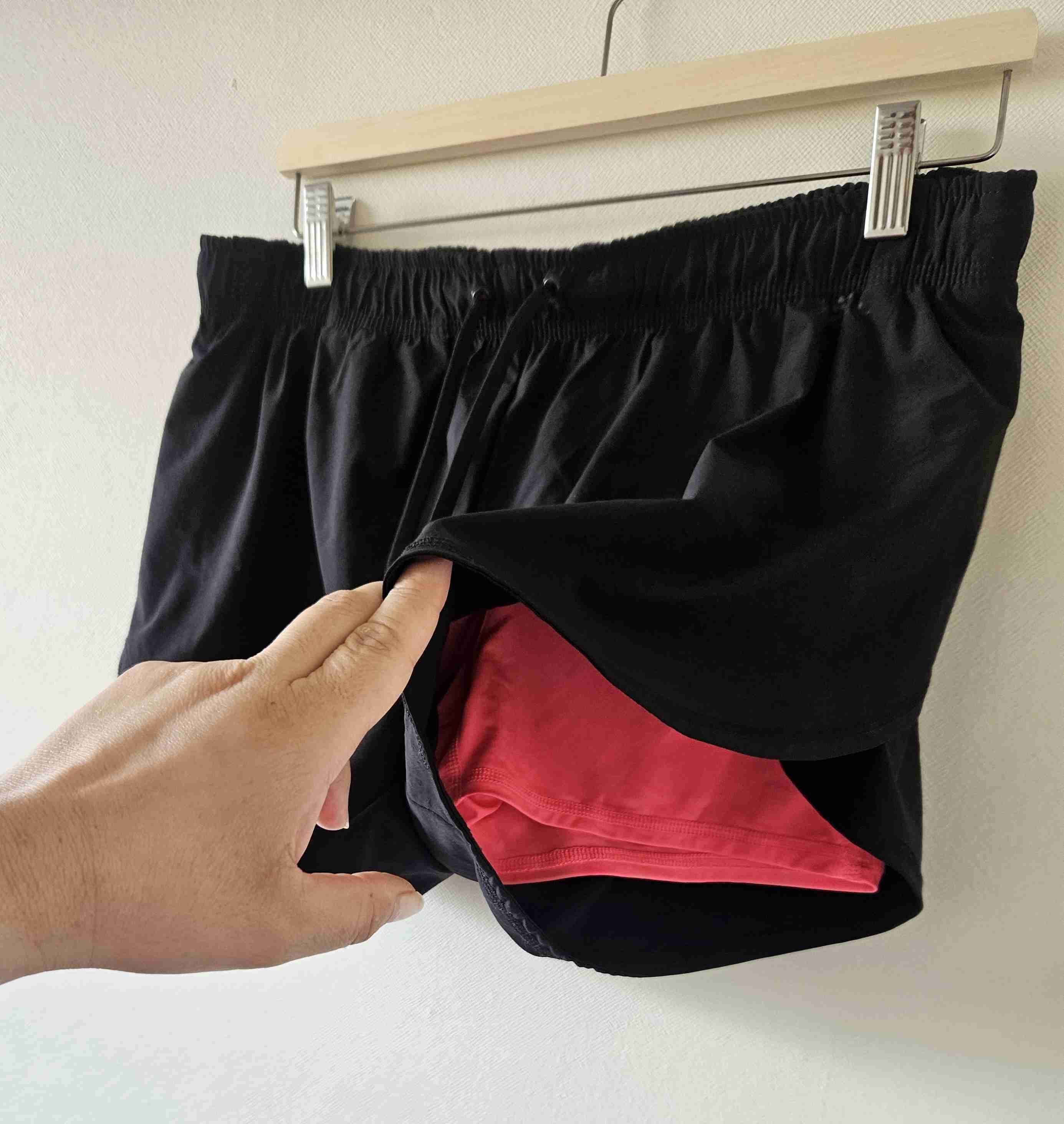 Shorts deportivos negros - miniatura 2