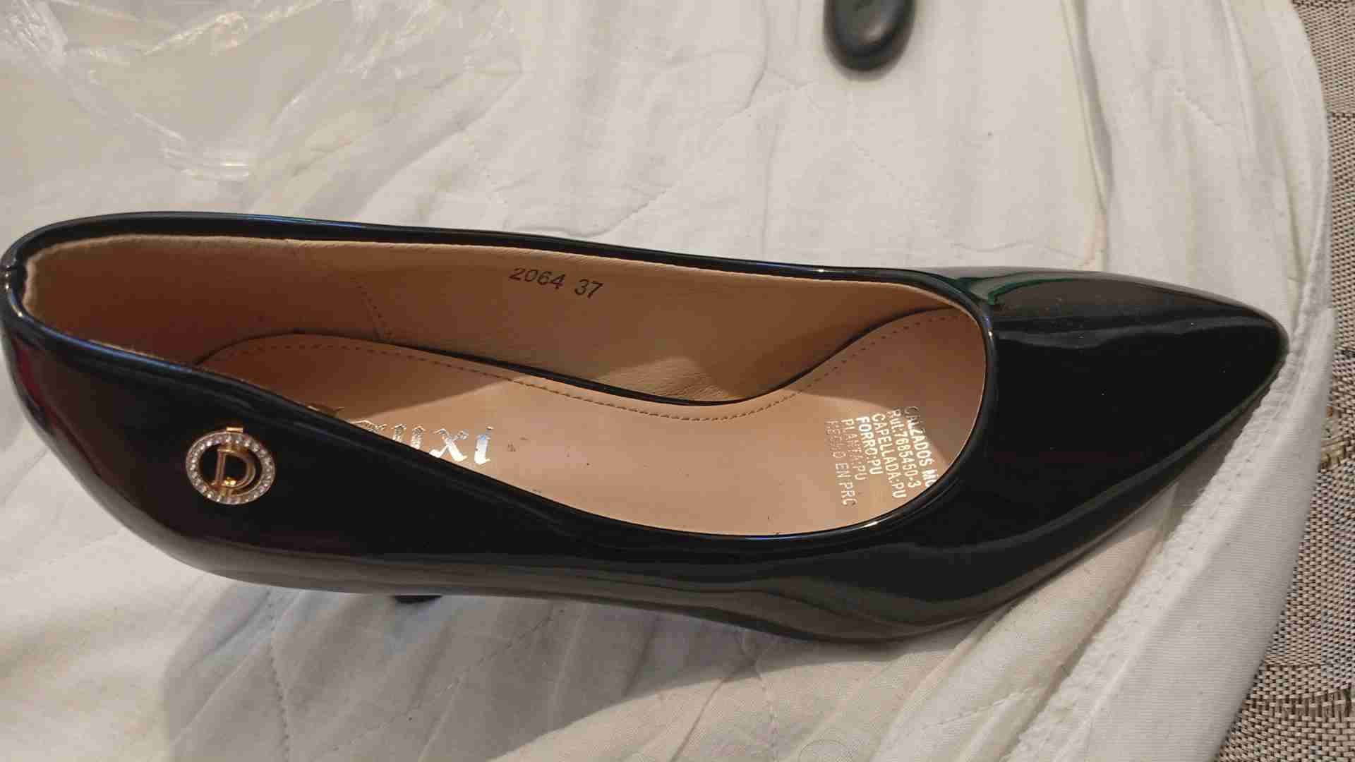 Zapato tacón negro brillante