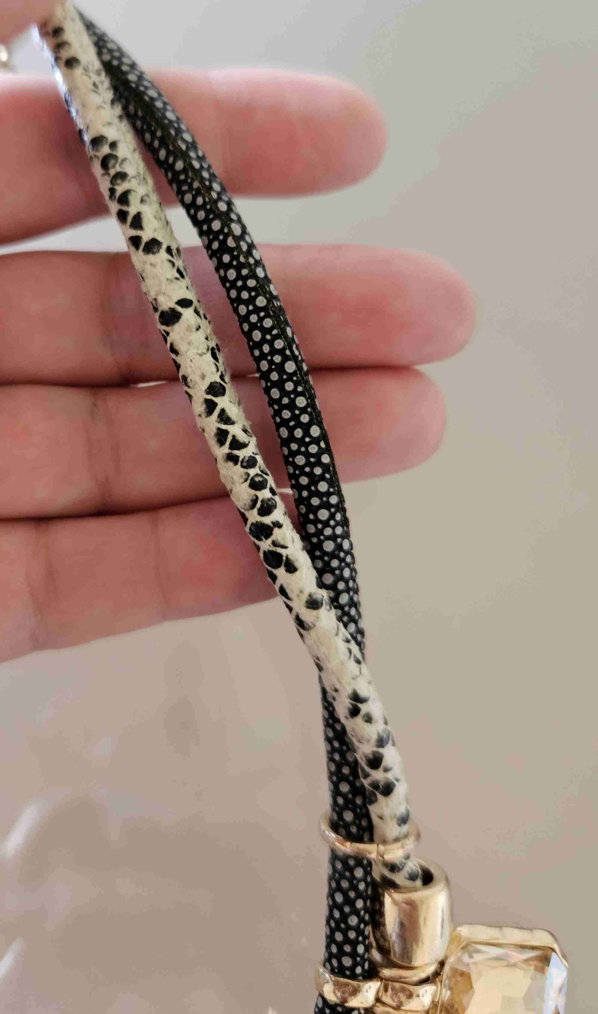 Collar con colgantes dorados - miniatura 4