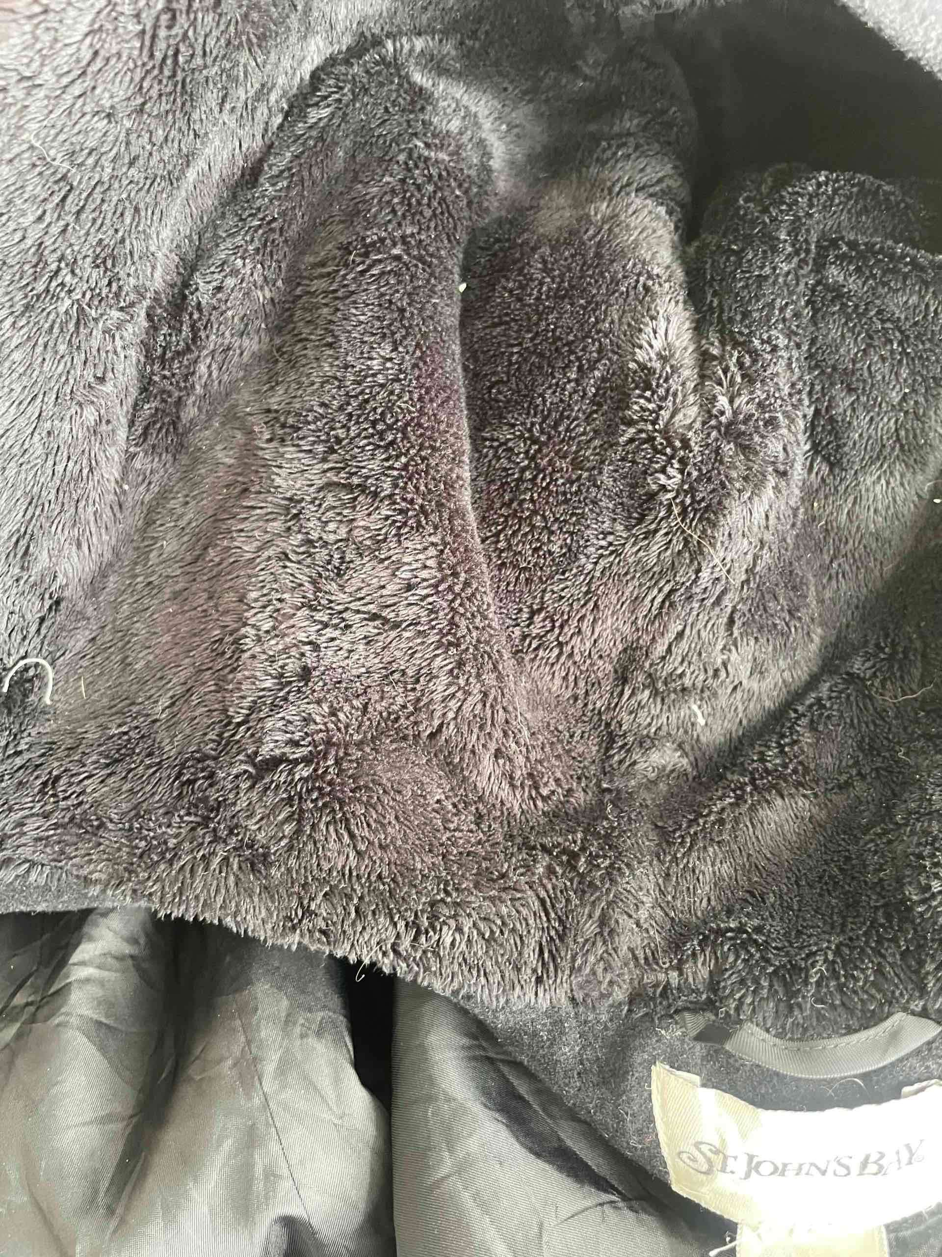 Abrigo negro con capucha, talla L - miniatura 3