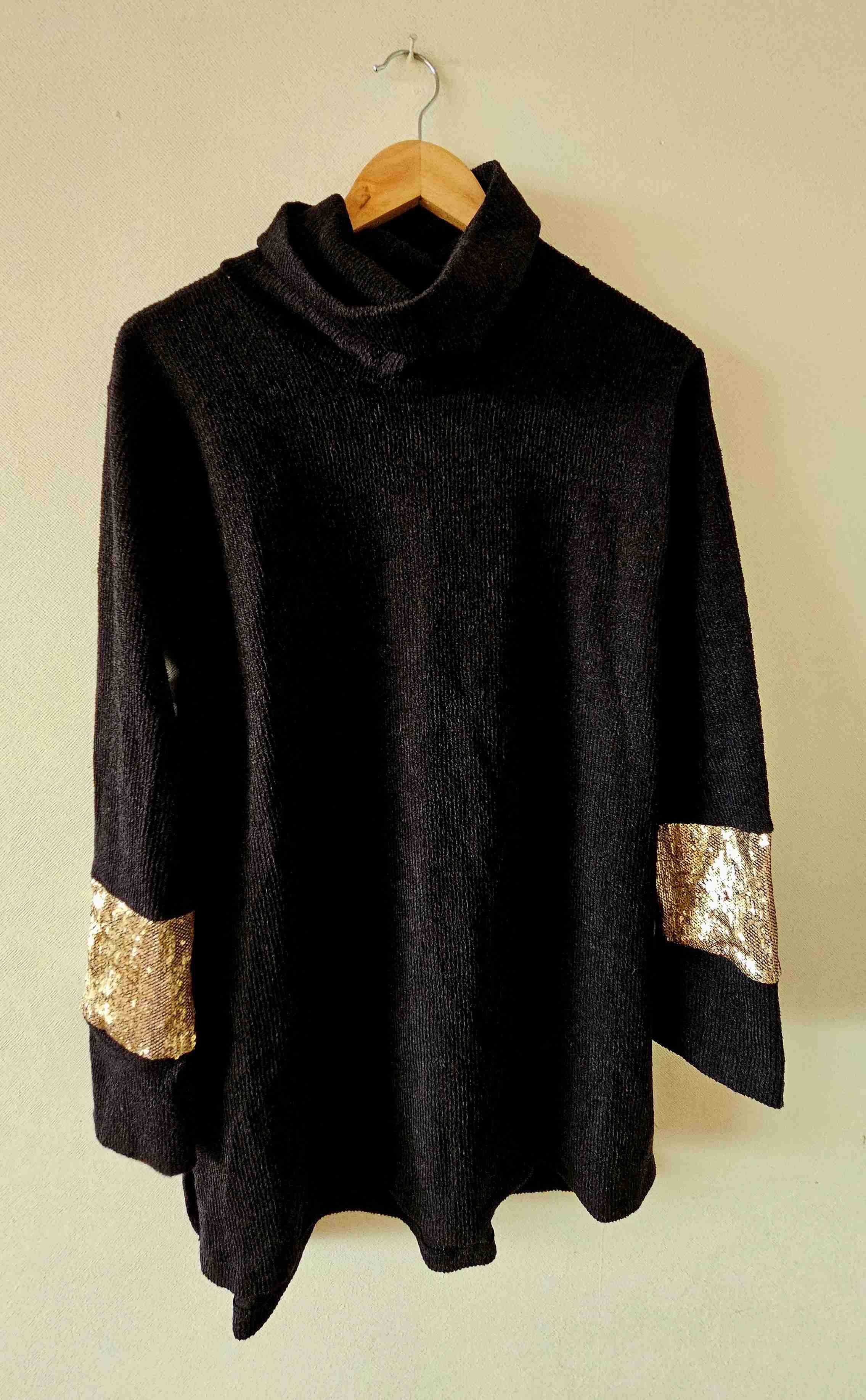 Sweater largo negro con aplicaciones - miniatura 2