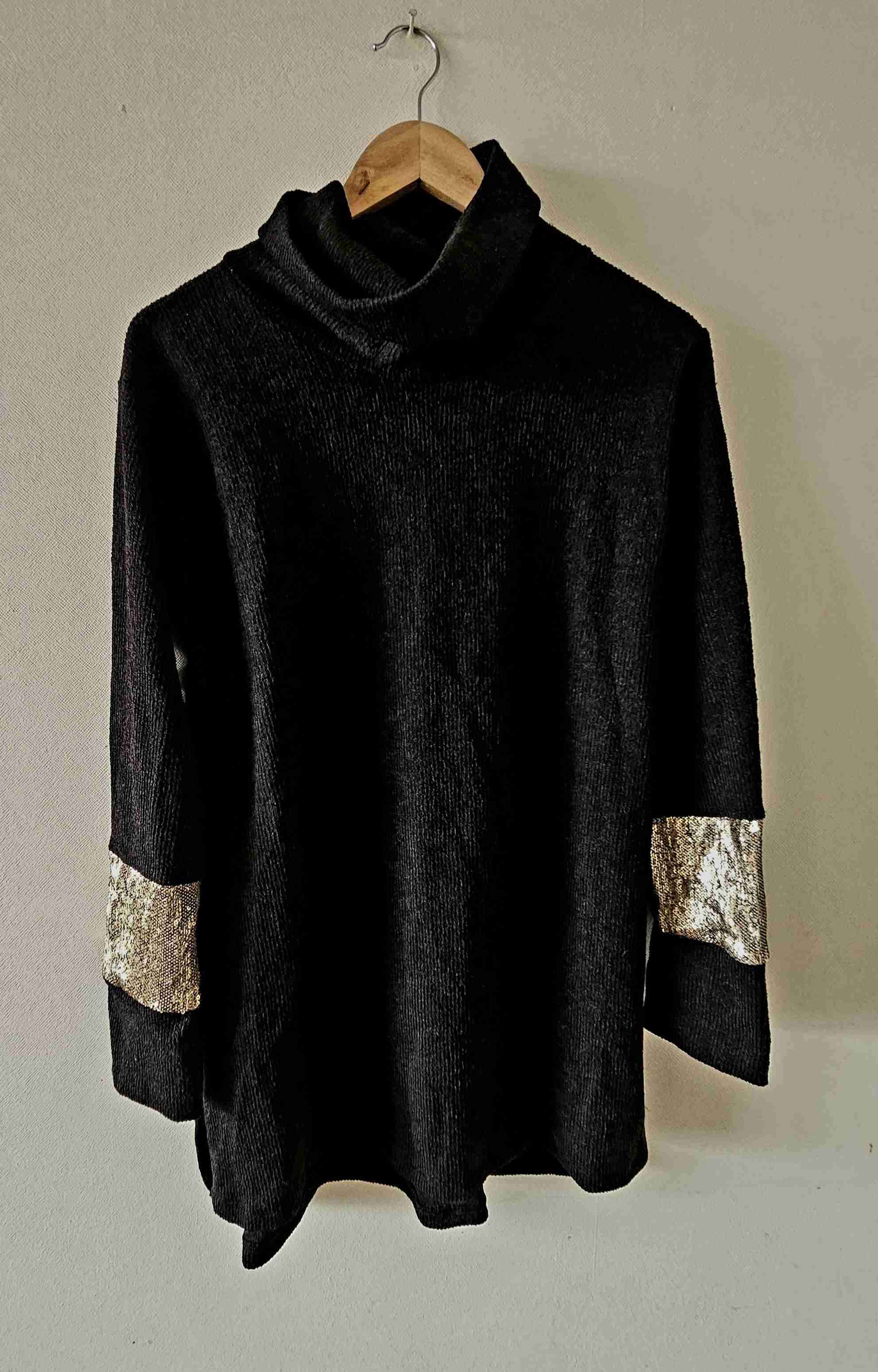 Sweater largo negro con aplicaciones - miniatura 3