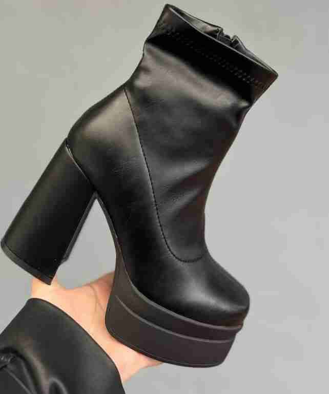 Botines negros de tacón alto