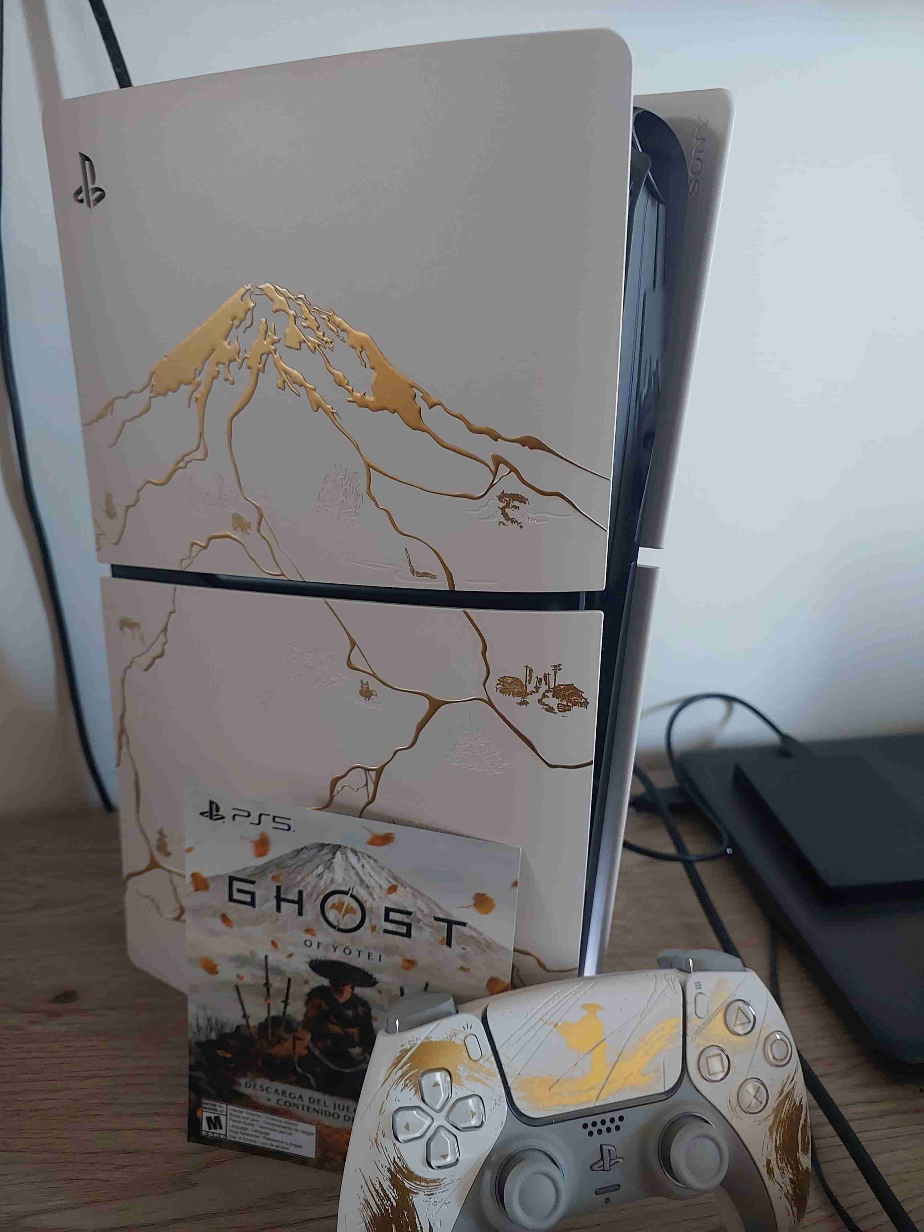 Consola PS5 Edición Ghost of yotei dorado - miniatura 1