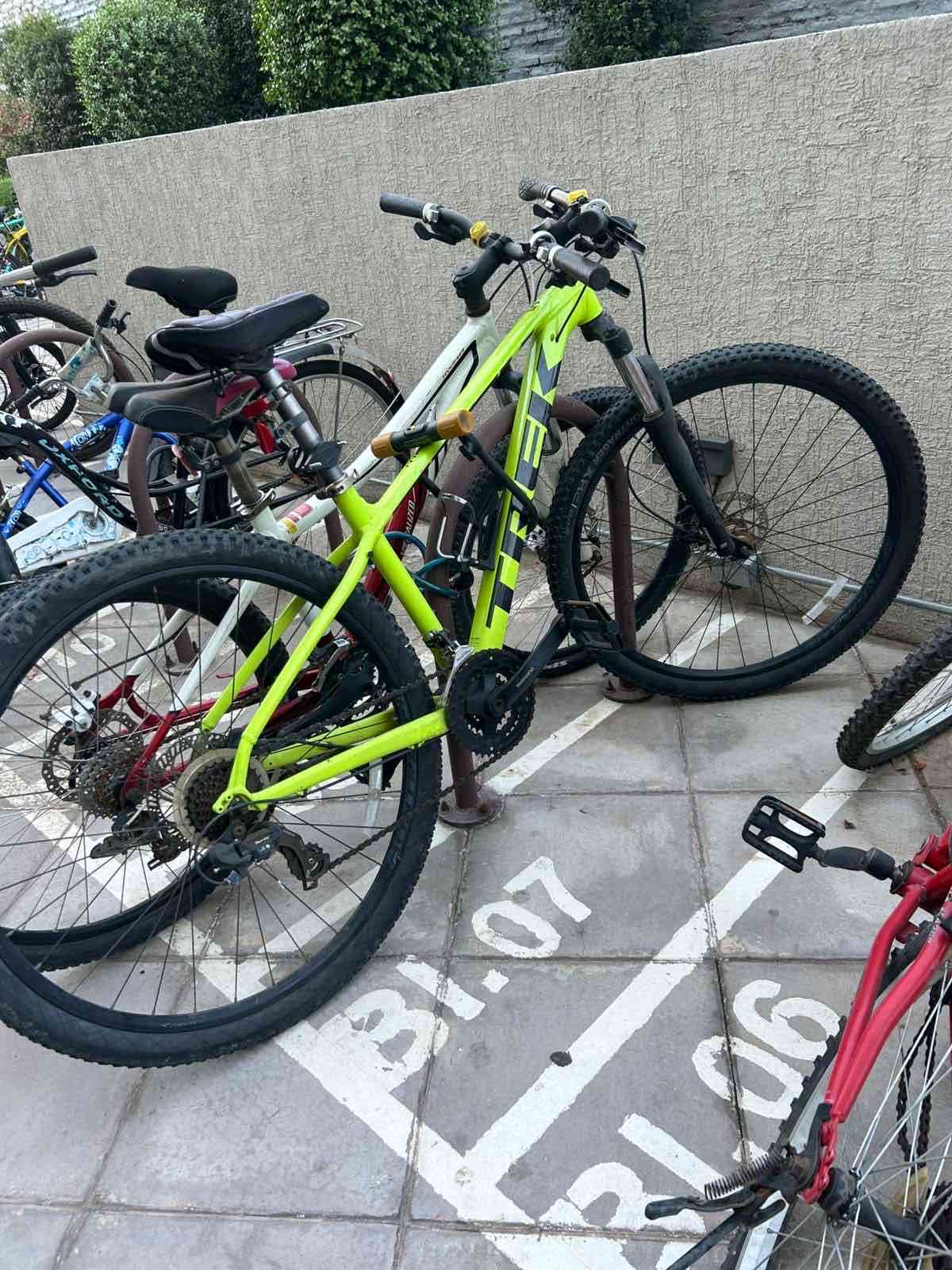 Bicicleta *TREK Marlin 5* y *SPECIALIZED Myka* - miniatura 1