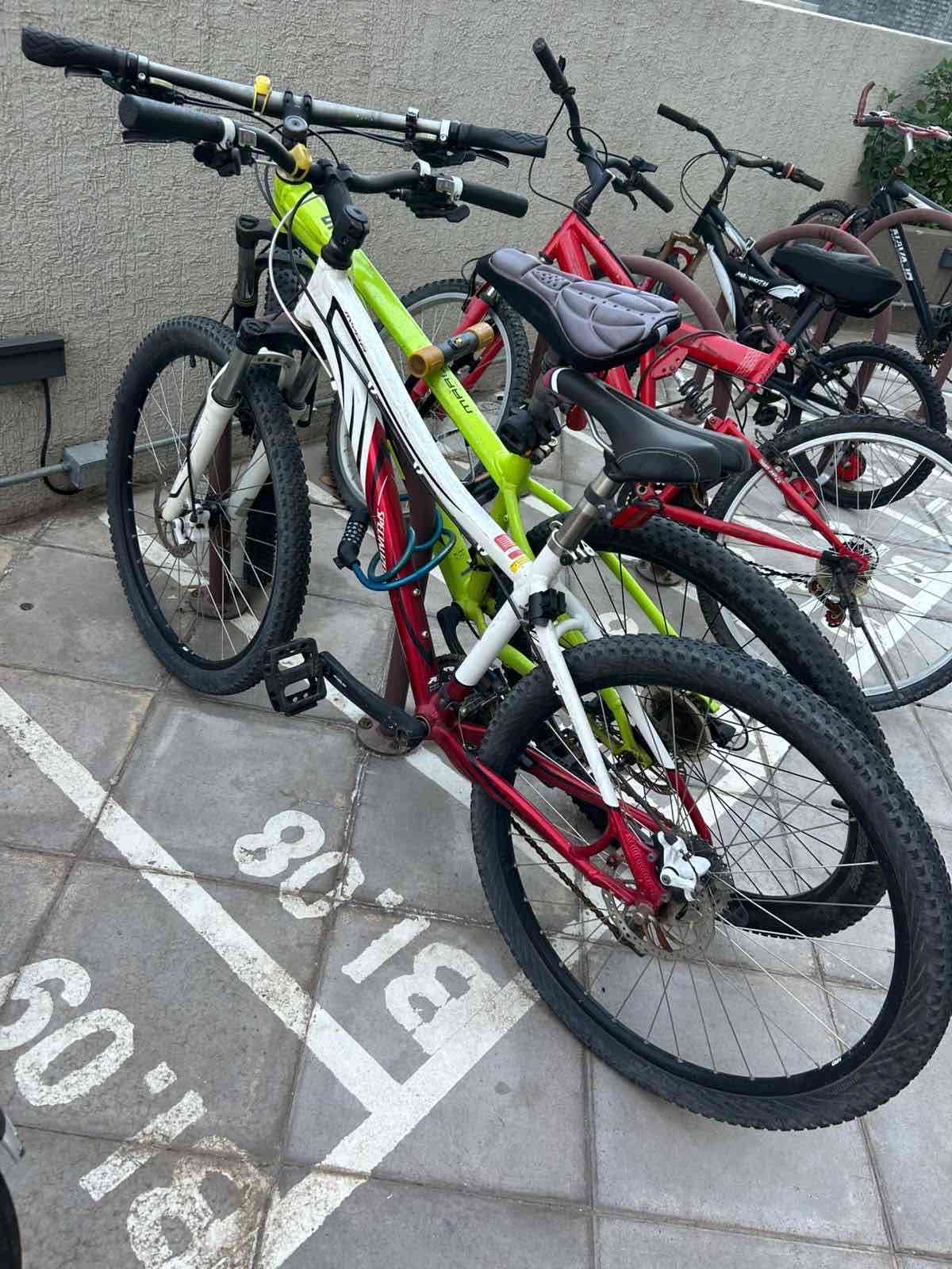 Bicicleta *TREK Marlin 5* y *SPECIALIZED Myka* - miniatura 2