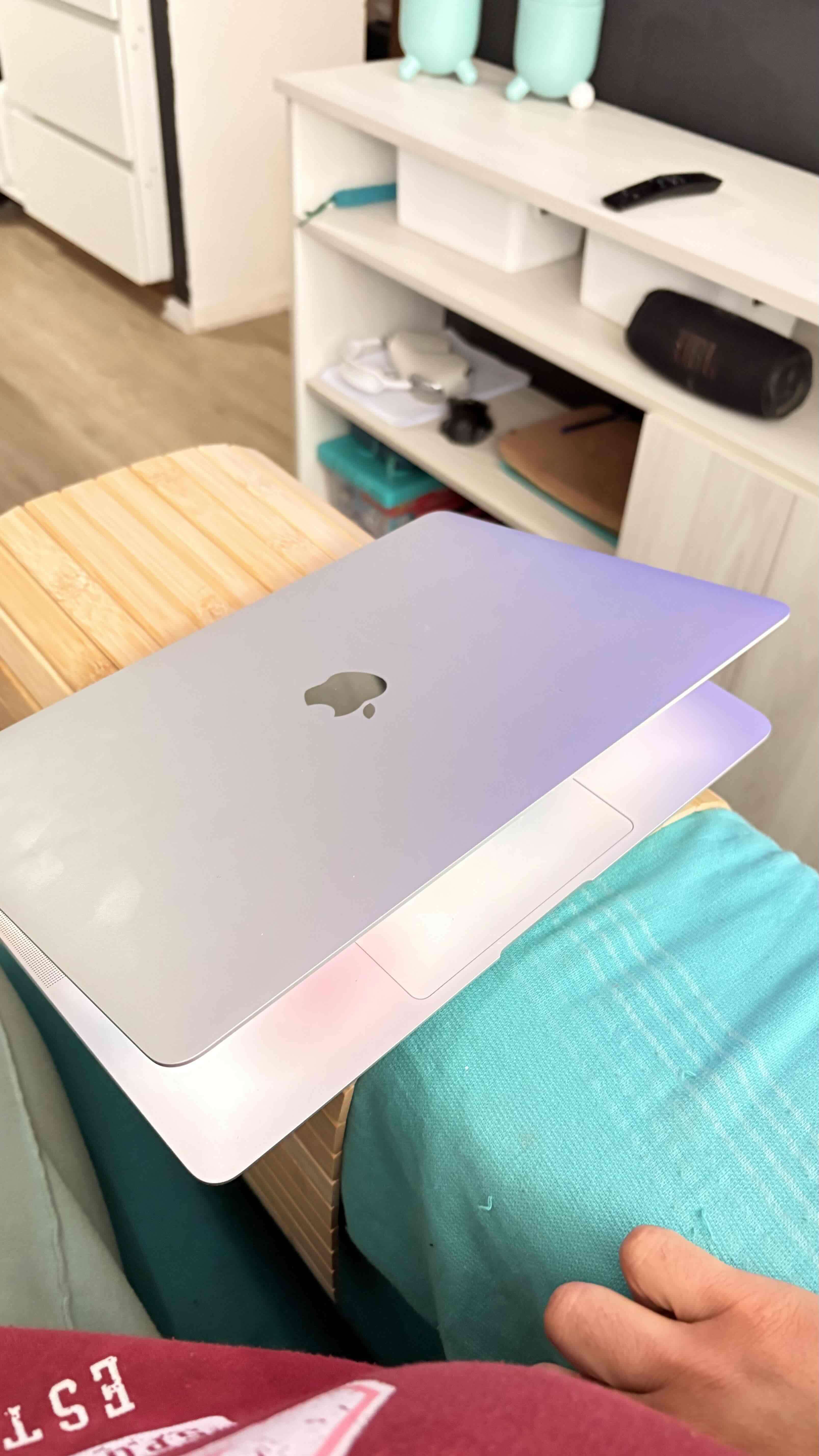 MacBook Air en buen estado - miniatura 2