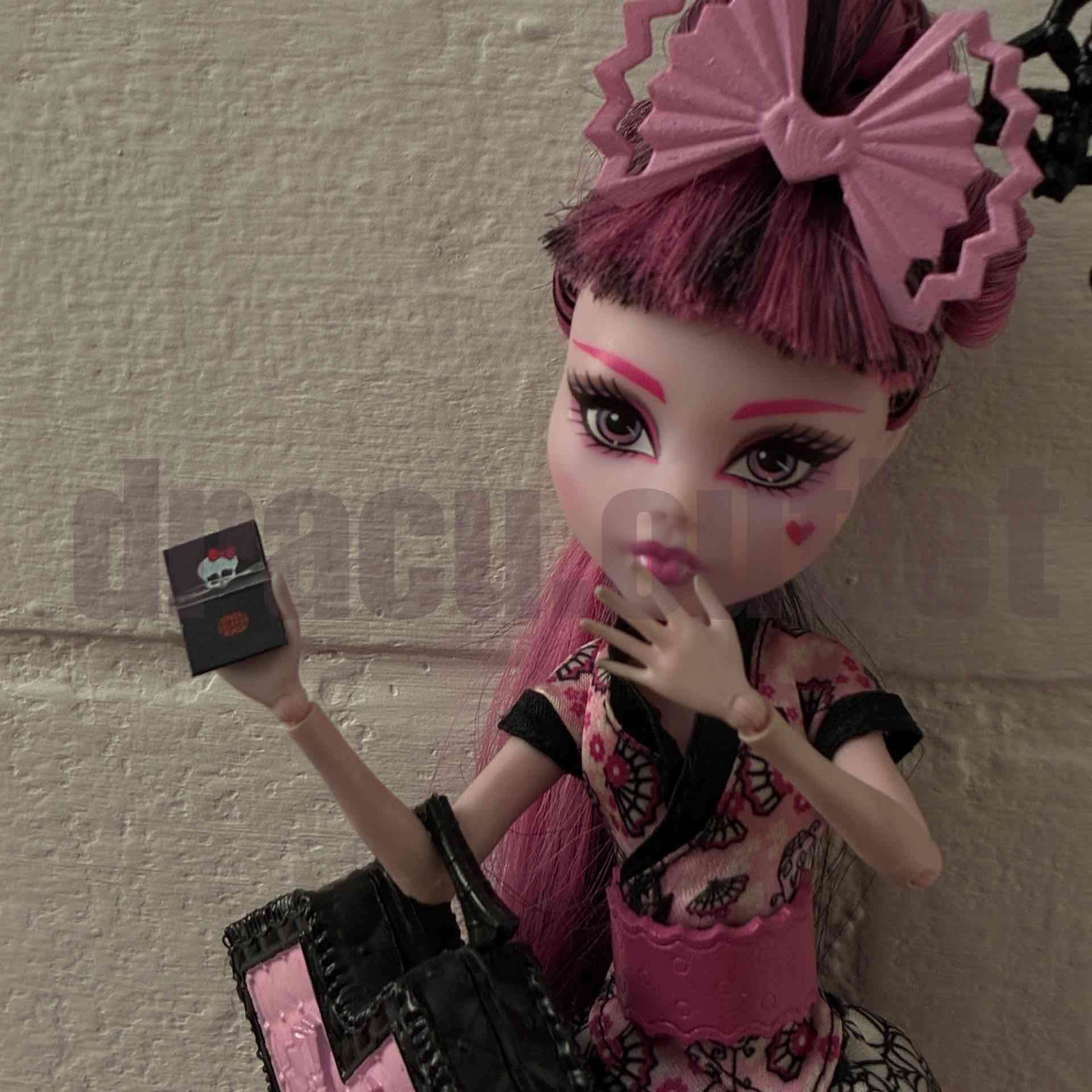 Pasaporte Draculaura Exchange Monster High - miniatura 1