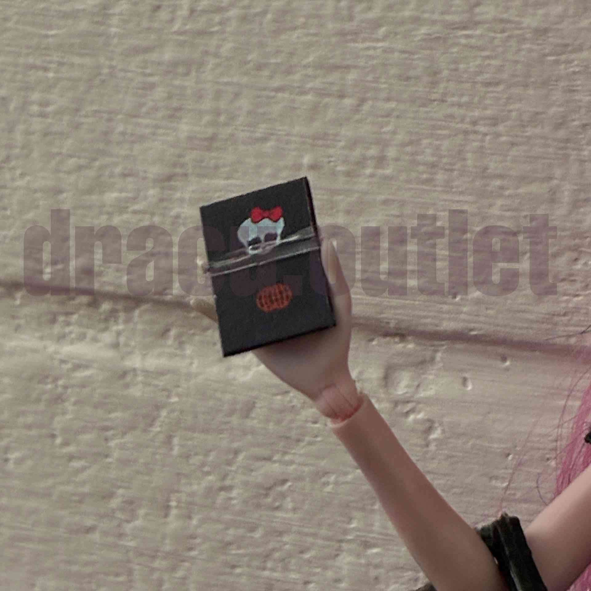 Pasaporte Draculaura Exchange Monster High - miniatura 2