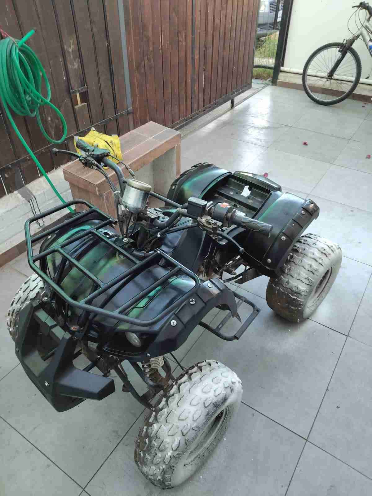 Cuatrimoto para reparaciones - miniatura 1