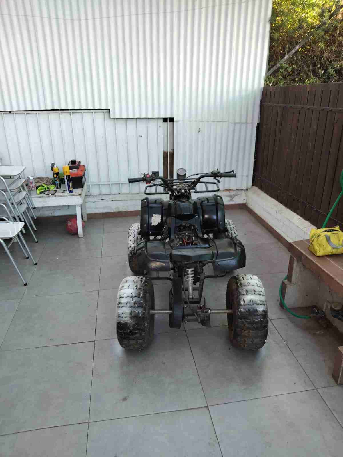 Cuatrimoto para reparaciones - miniatura 2