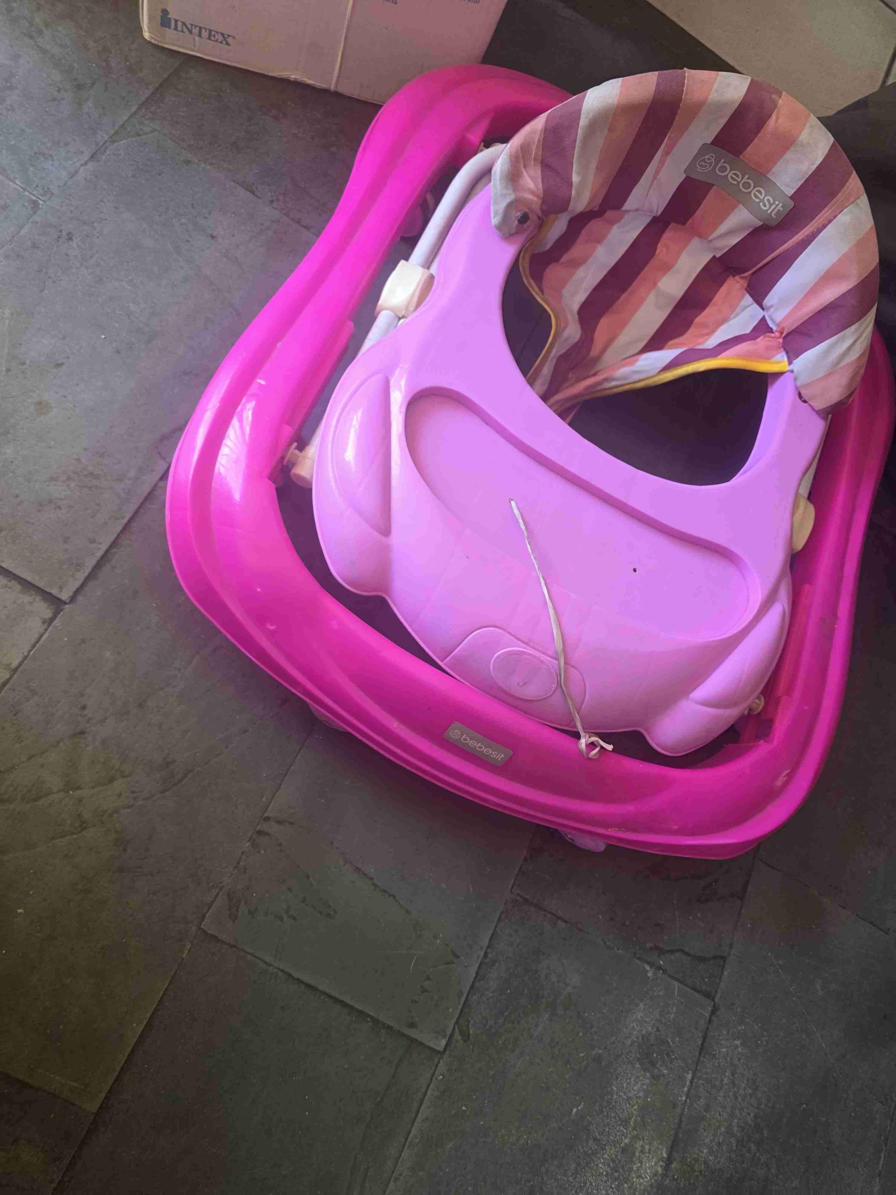 Andador para bebé rosa