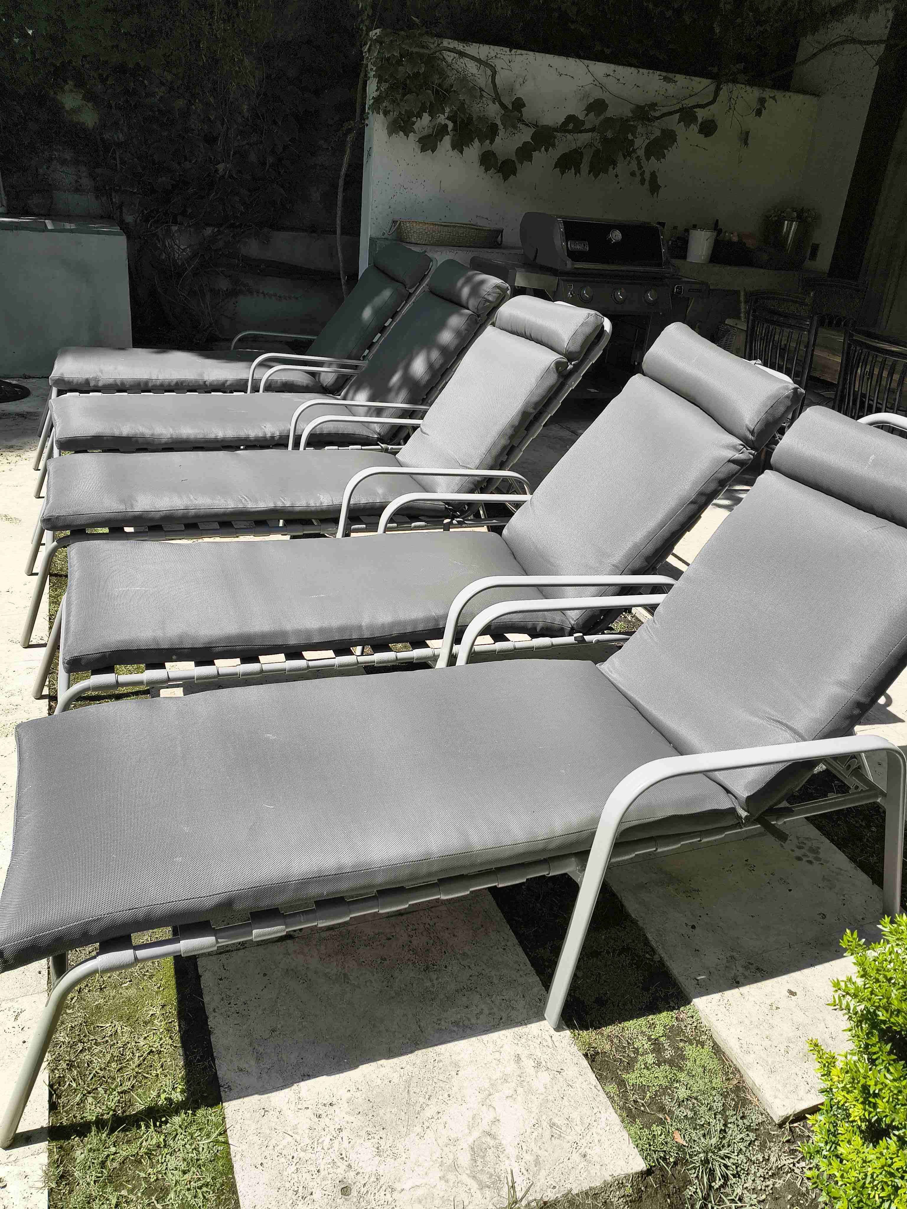 Reposeras de jardín gris - miniatura 1