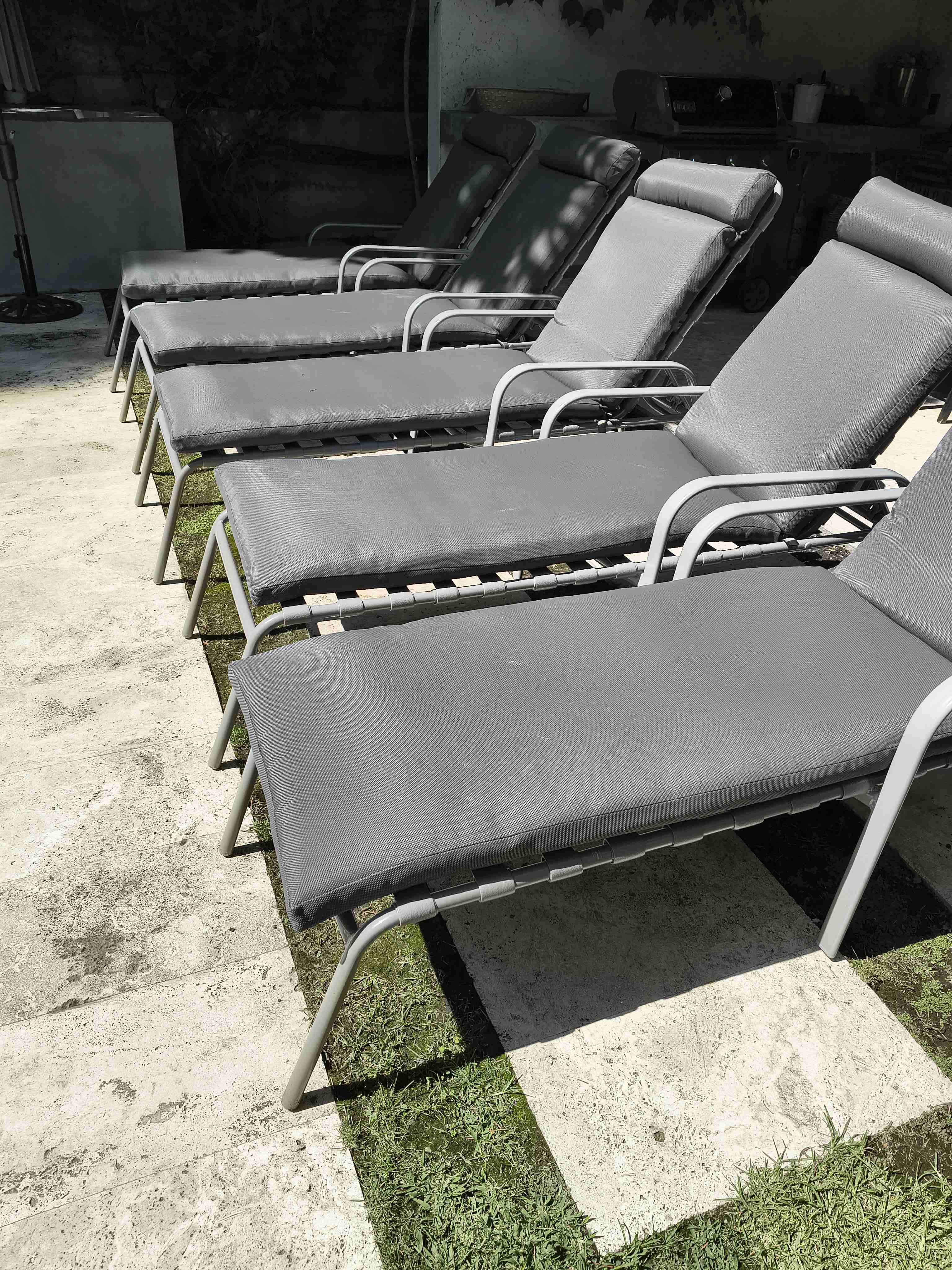 Reposeras de jardín gris - miniatura 2