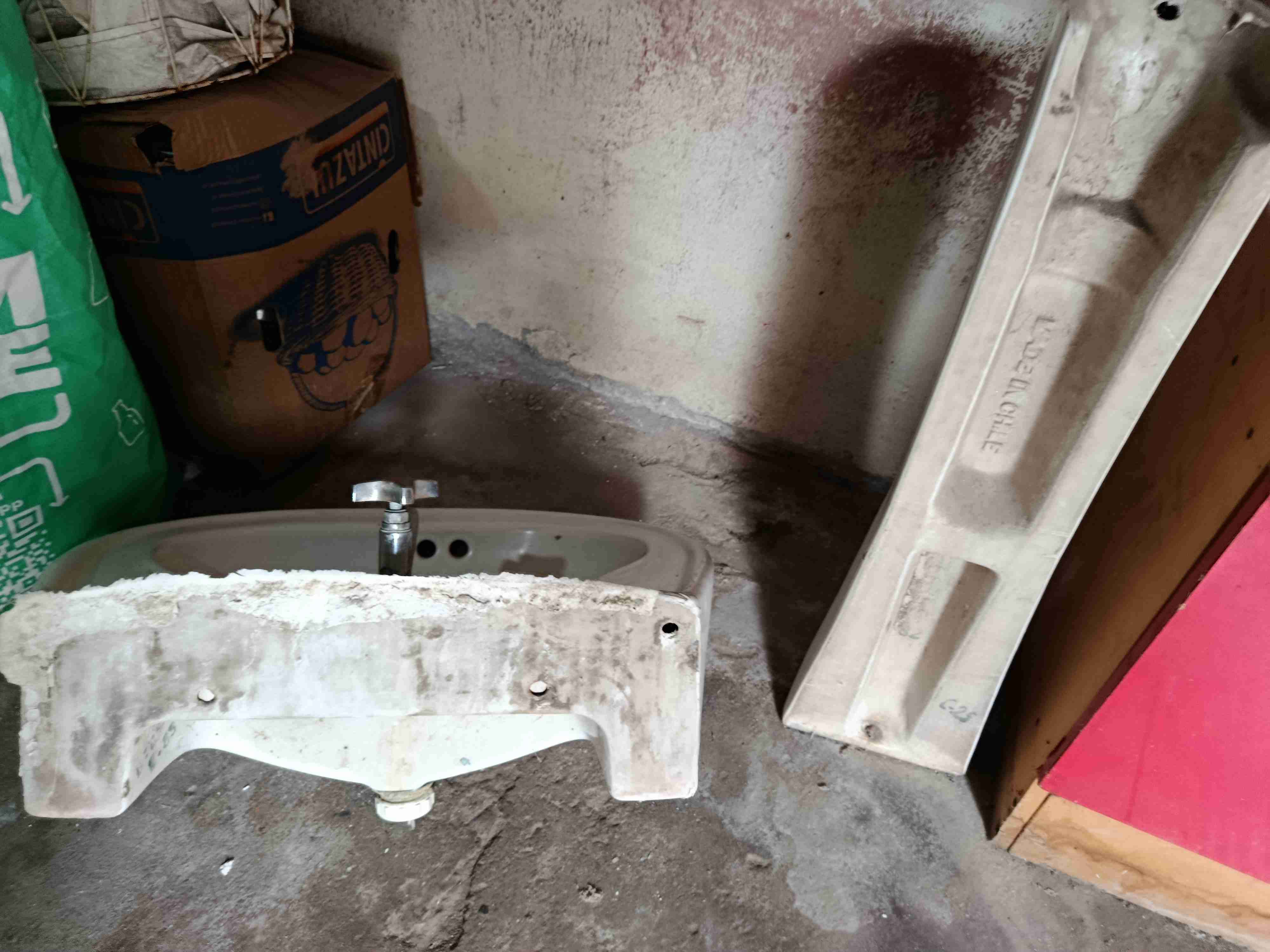 Lavamanos de cerámica usado - miniatura 1