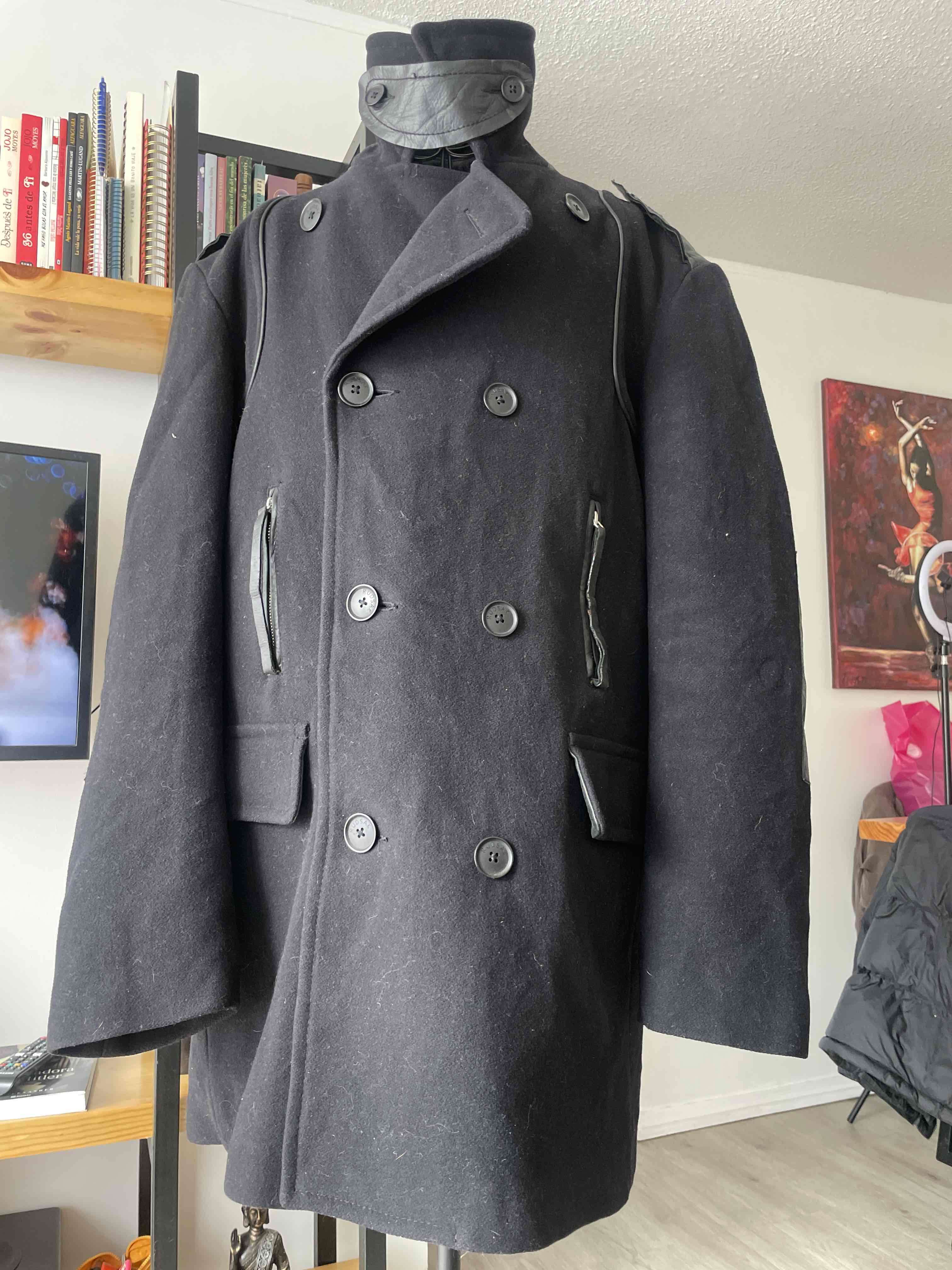 Abrigo hombre negro con 72% de lana.
