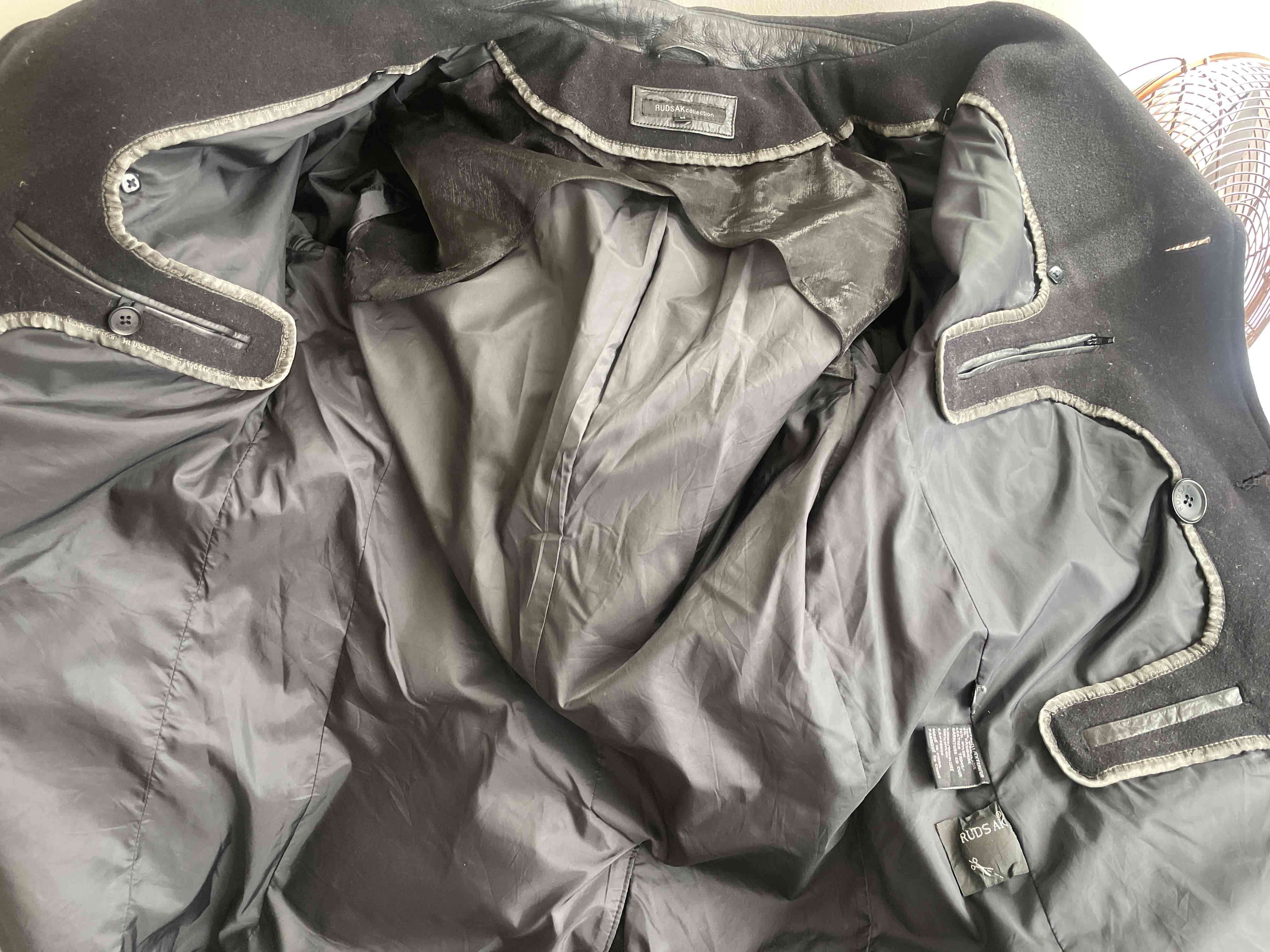 Abrigo hombre negro con 72% de lana. - miniatura 3