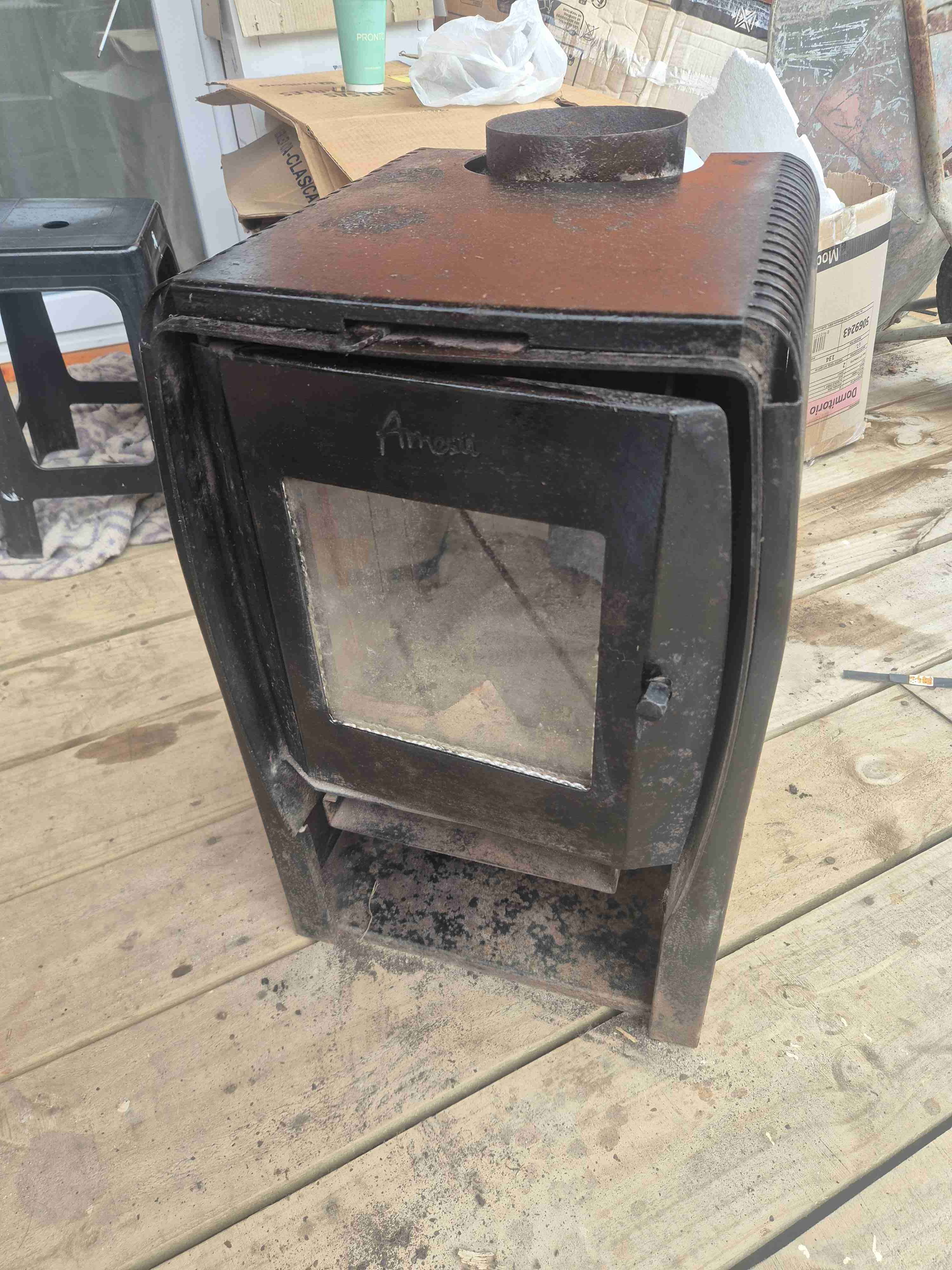 Estufa de leña antigua. - miniatura 2