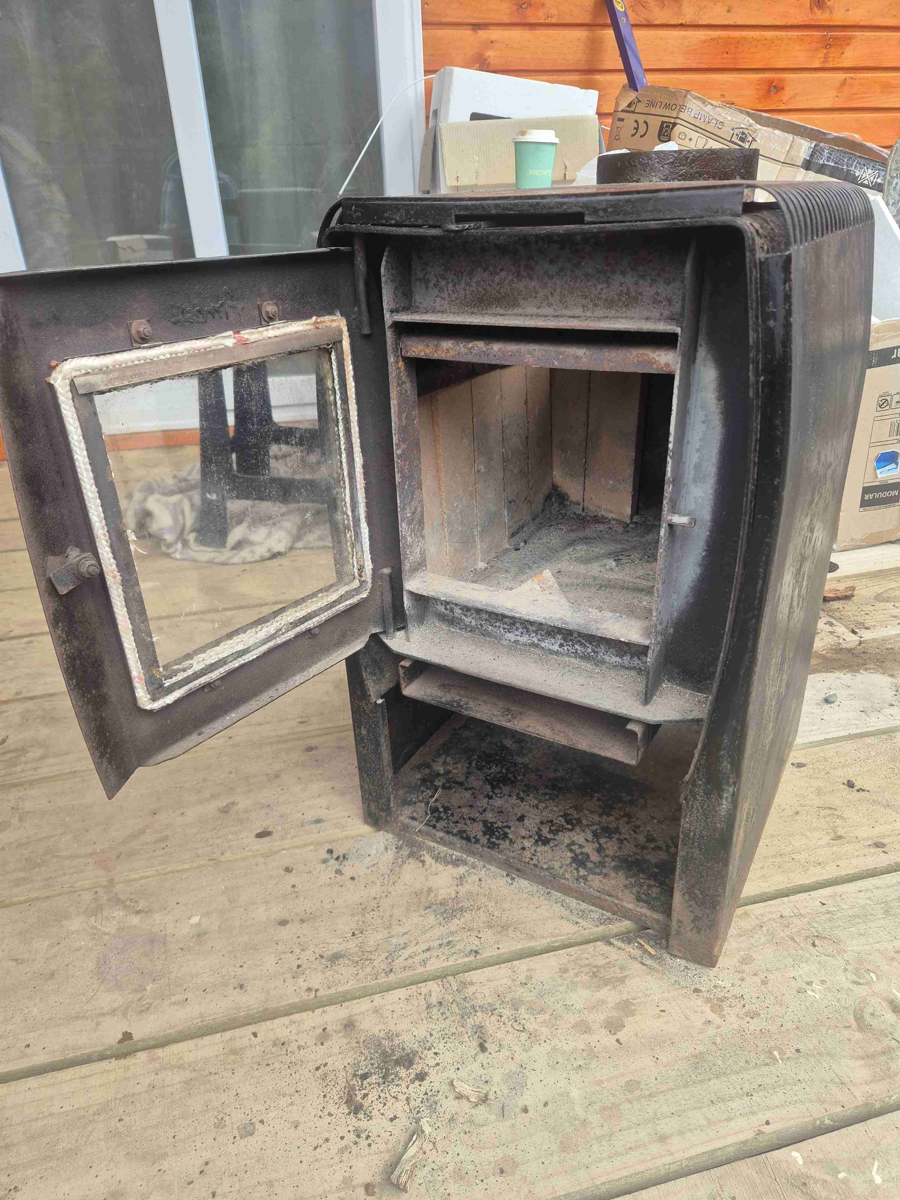 Estufa de leña antigua. - miniatura 4