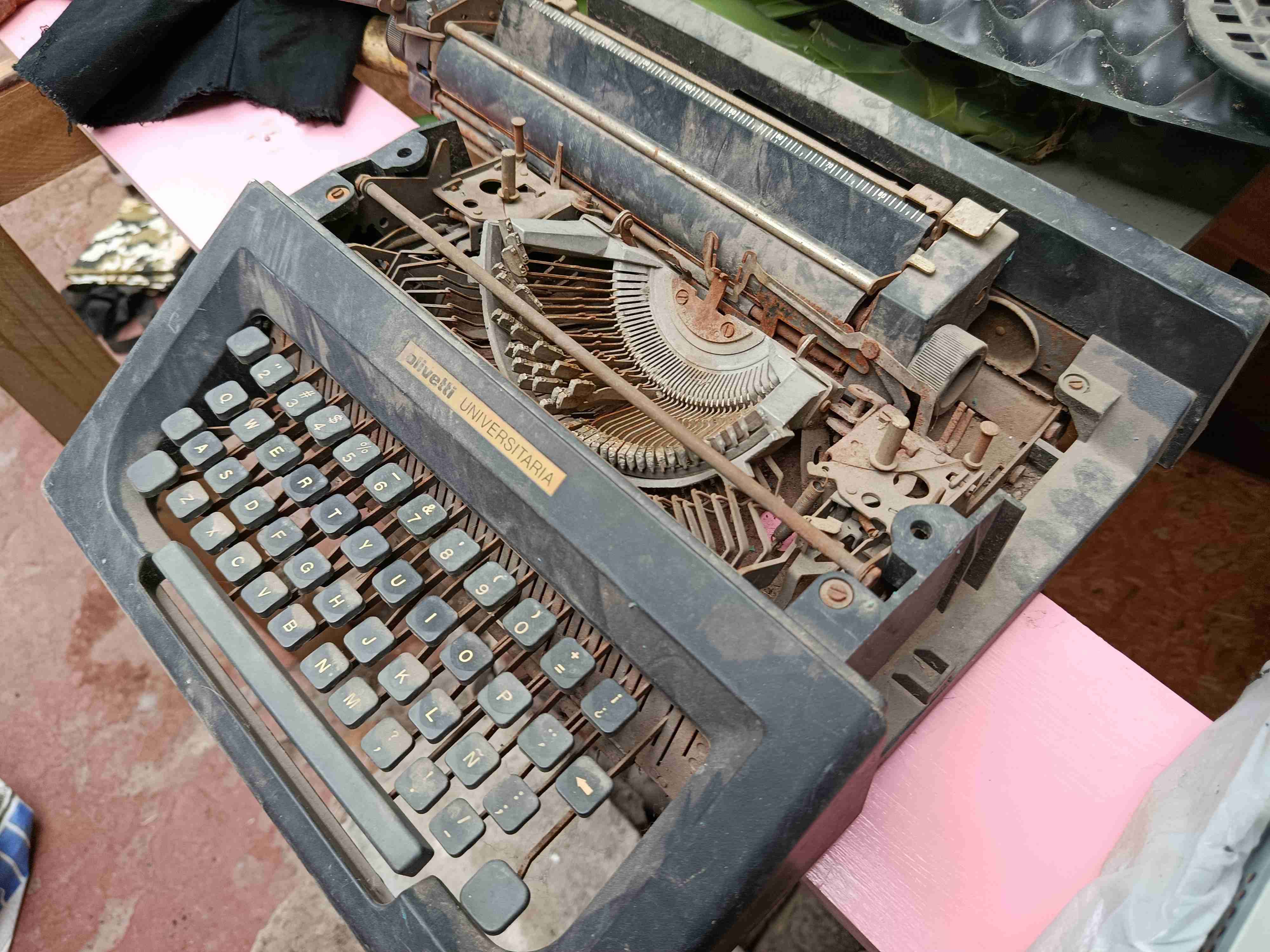 Maquina de escribir antigua