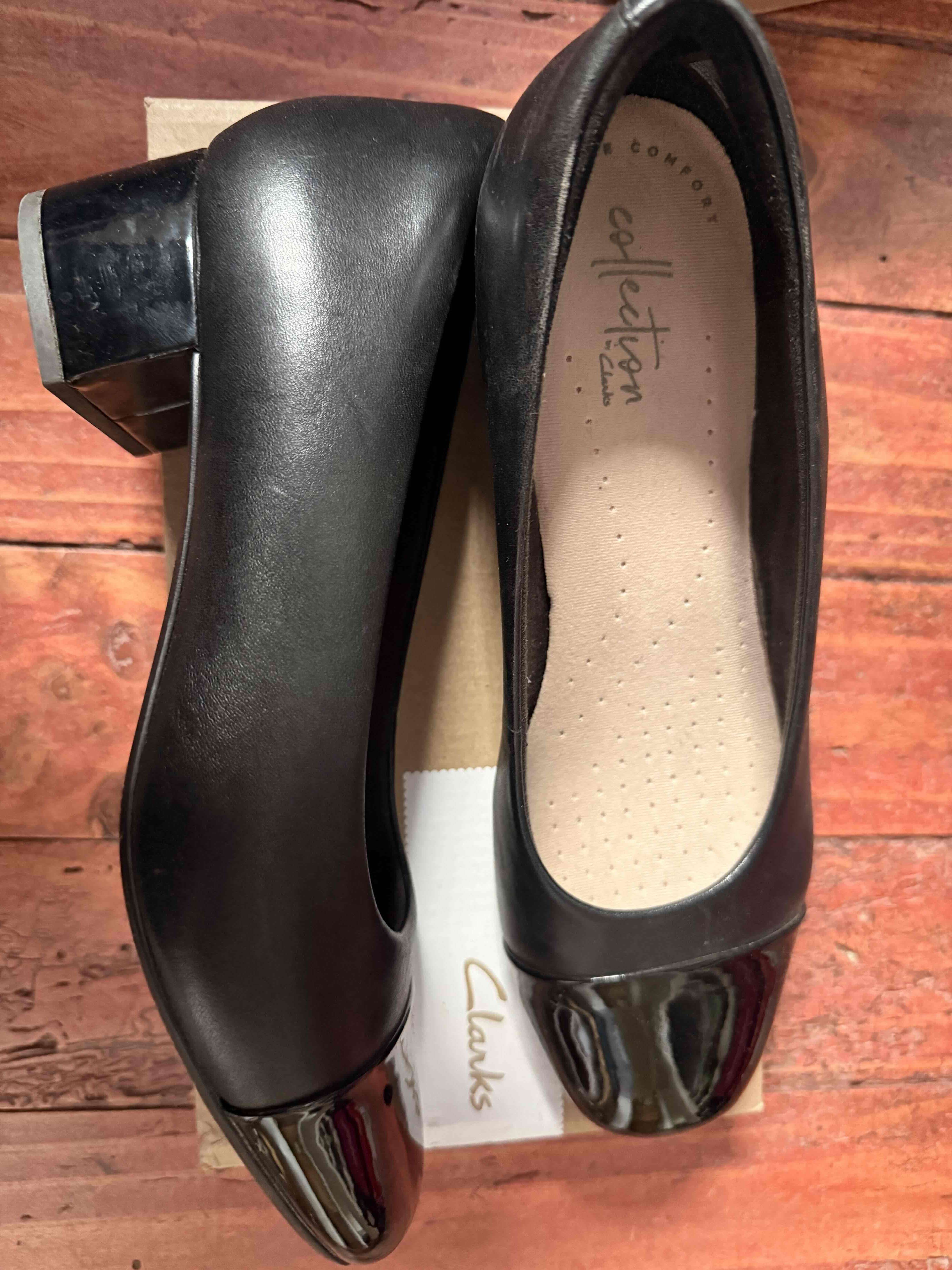 Zapatos negros Clarks elegantes - miniatura 2