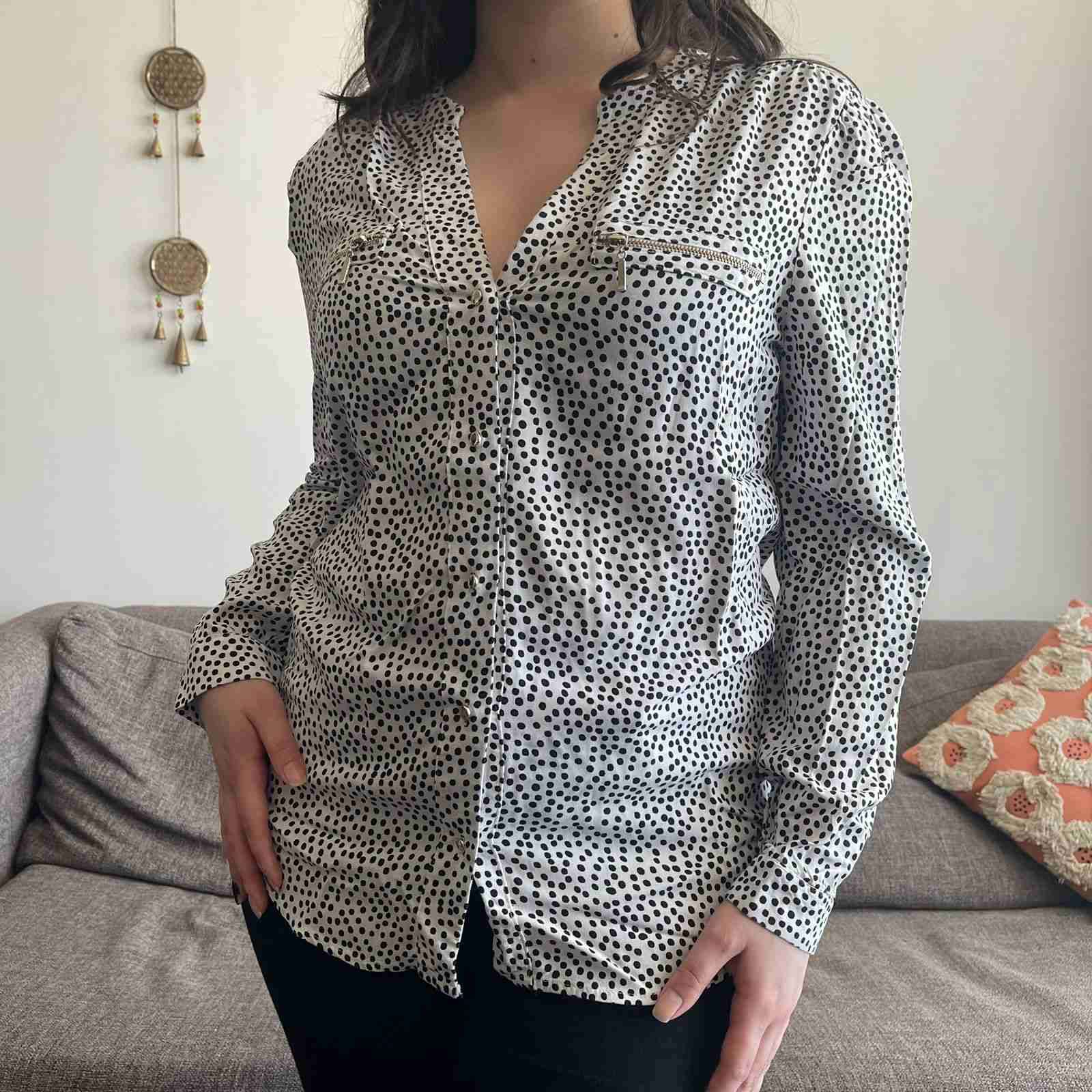 Blusa blanca puntos negros Basement Basic M - miniatura 1