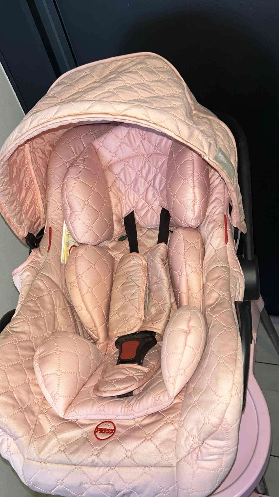 Silla de auto rosada para bebé - miniatura 2
