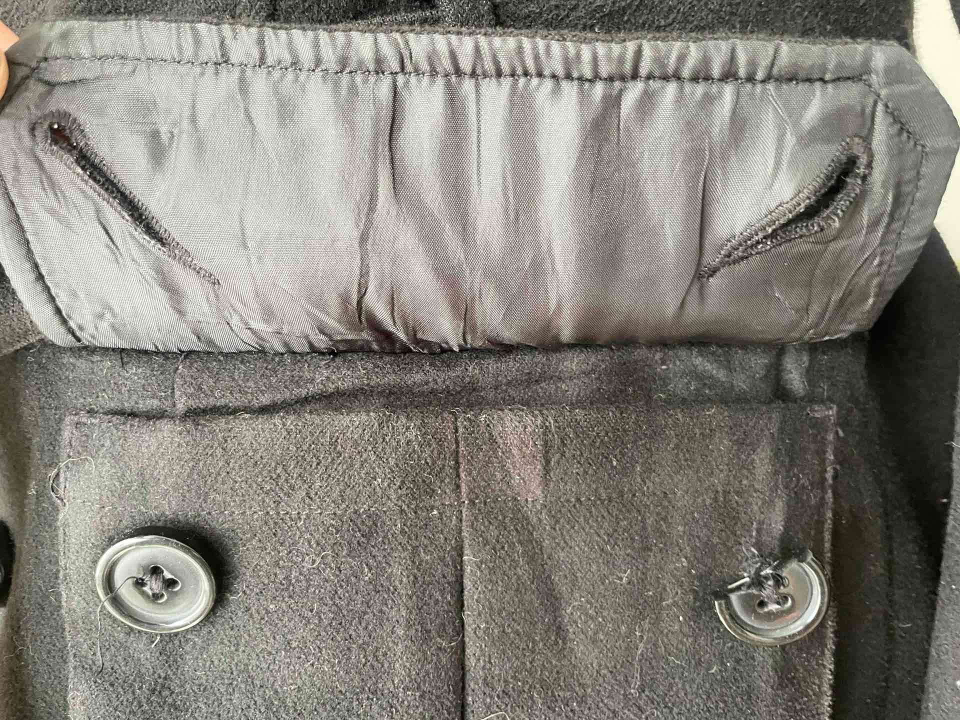 Abrigo negro con cinturón - miniatura 3