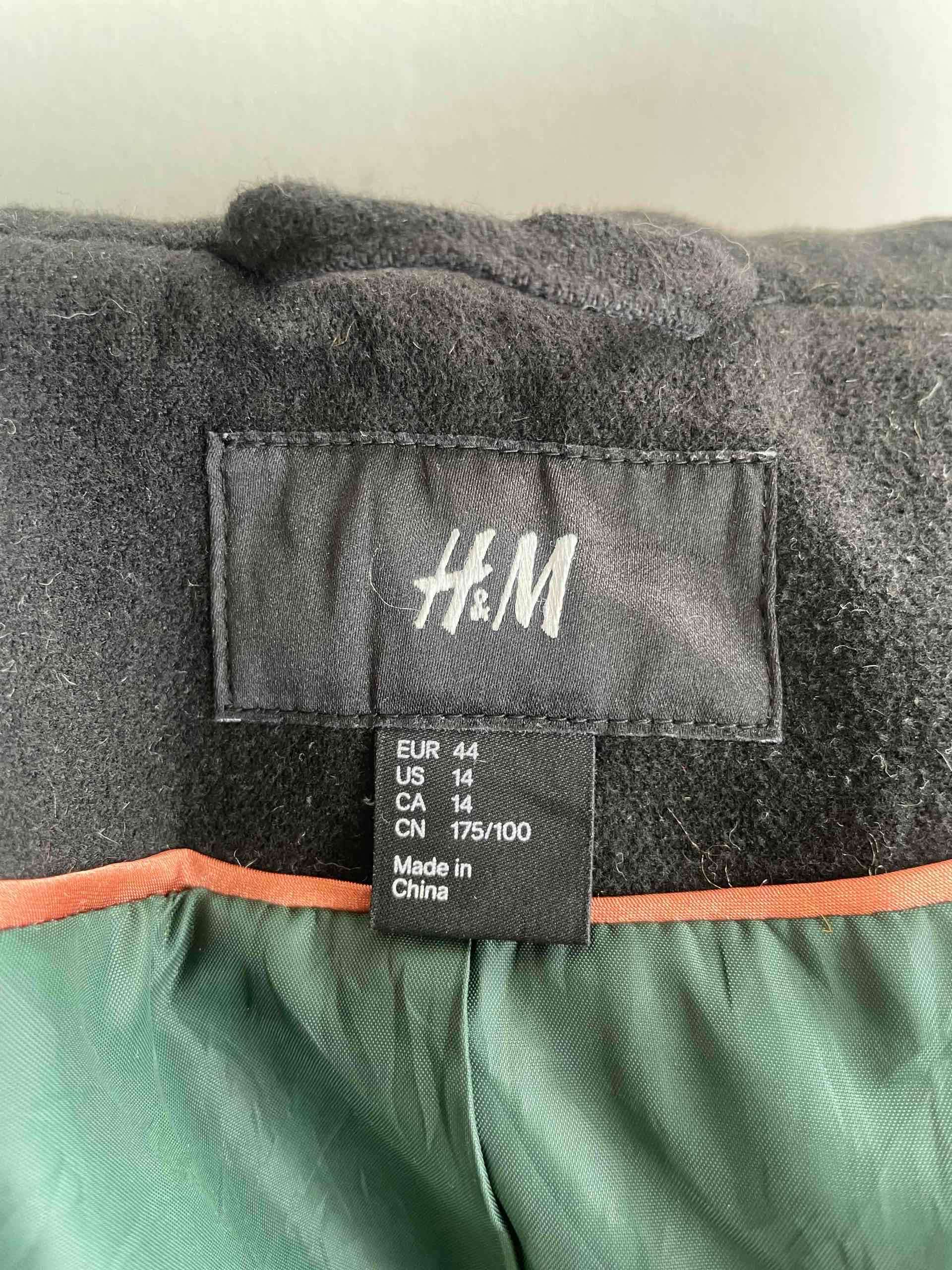 Abrigo negro con cinturón - miniatura 4