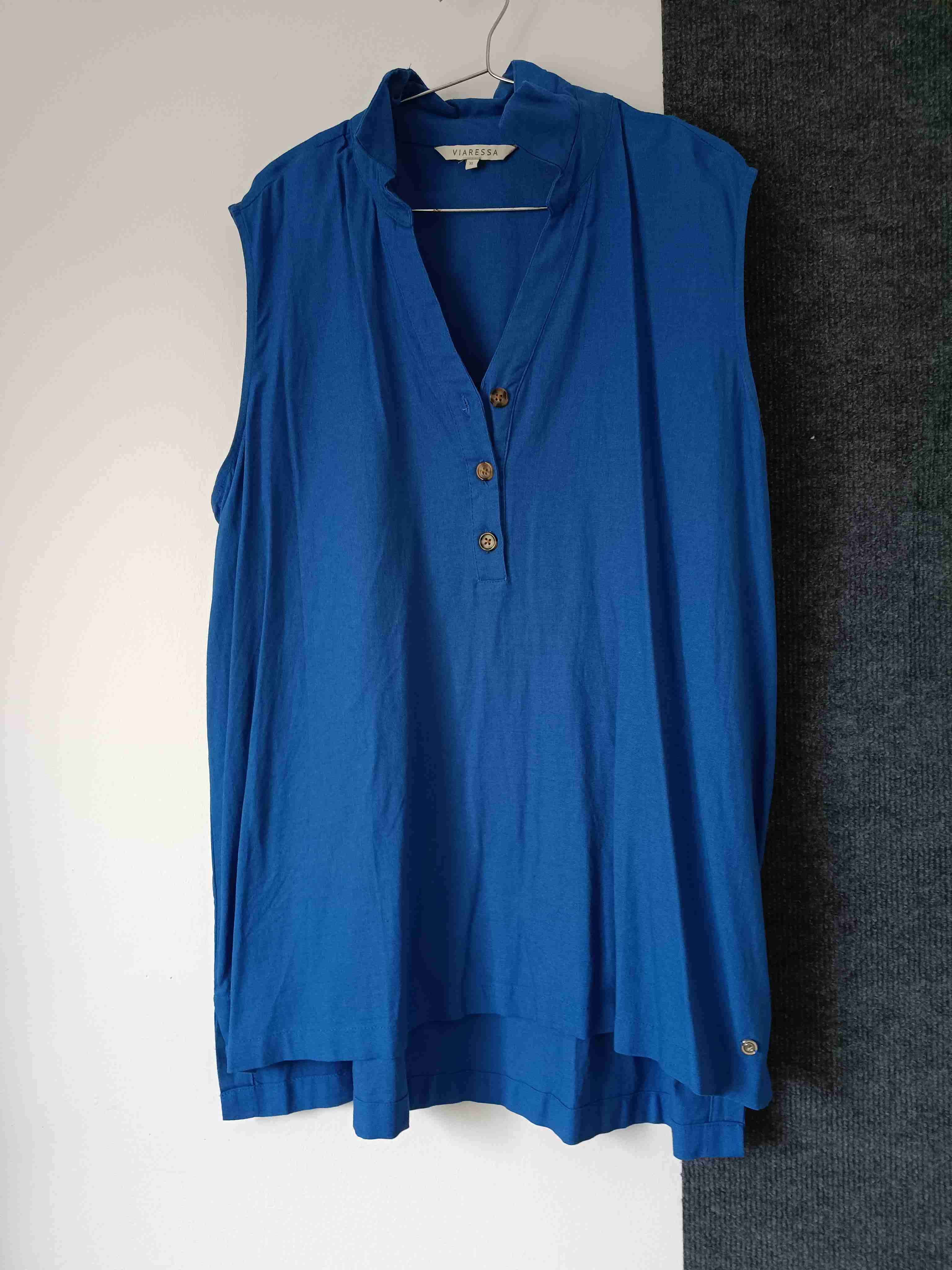 Blusa sin mangas azul