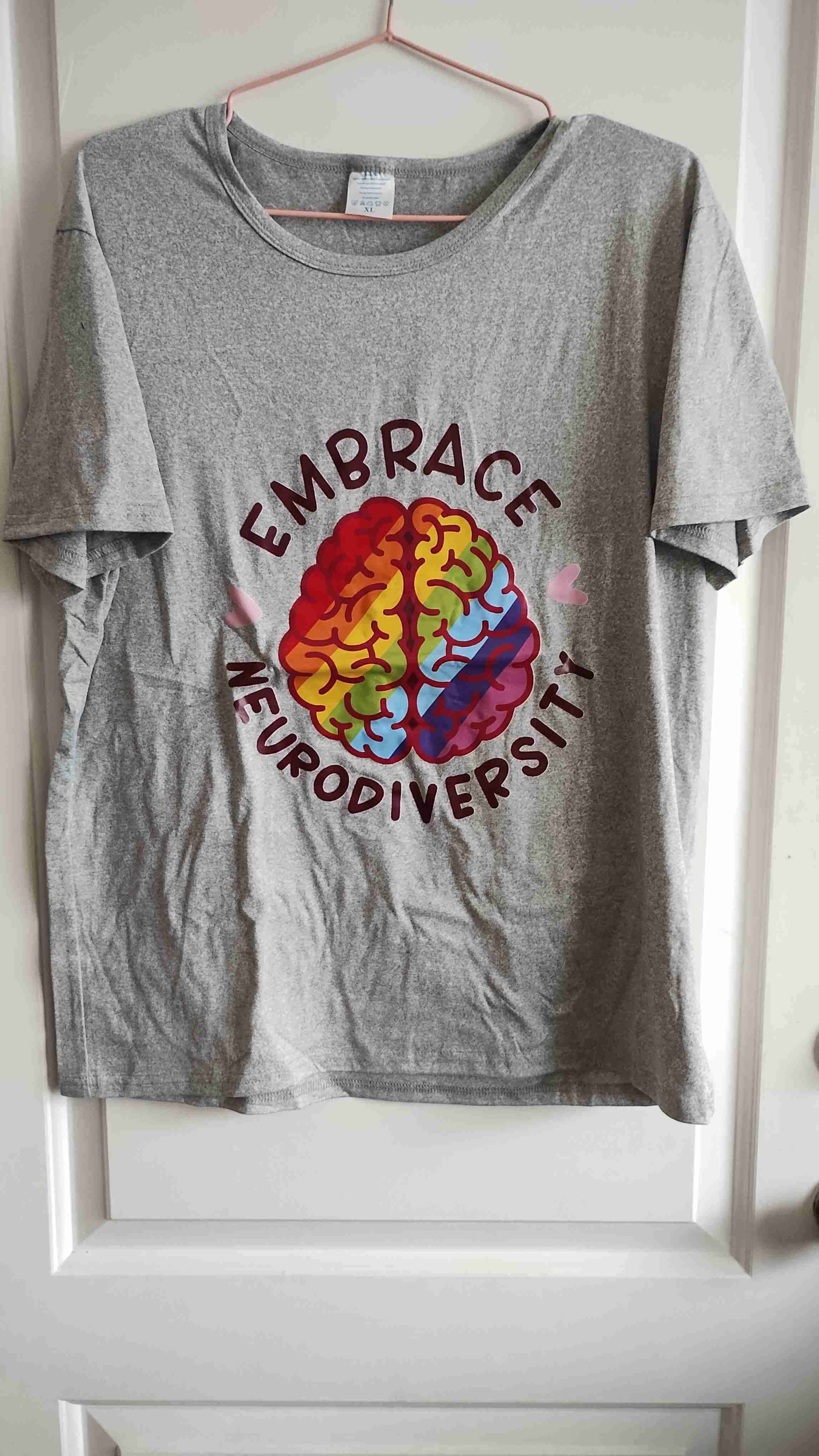 Polera gris Neurodiversidad