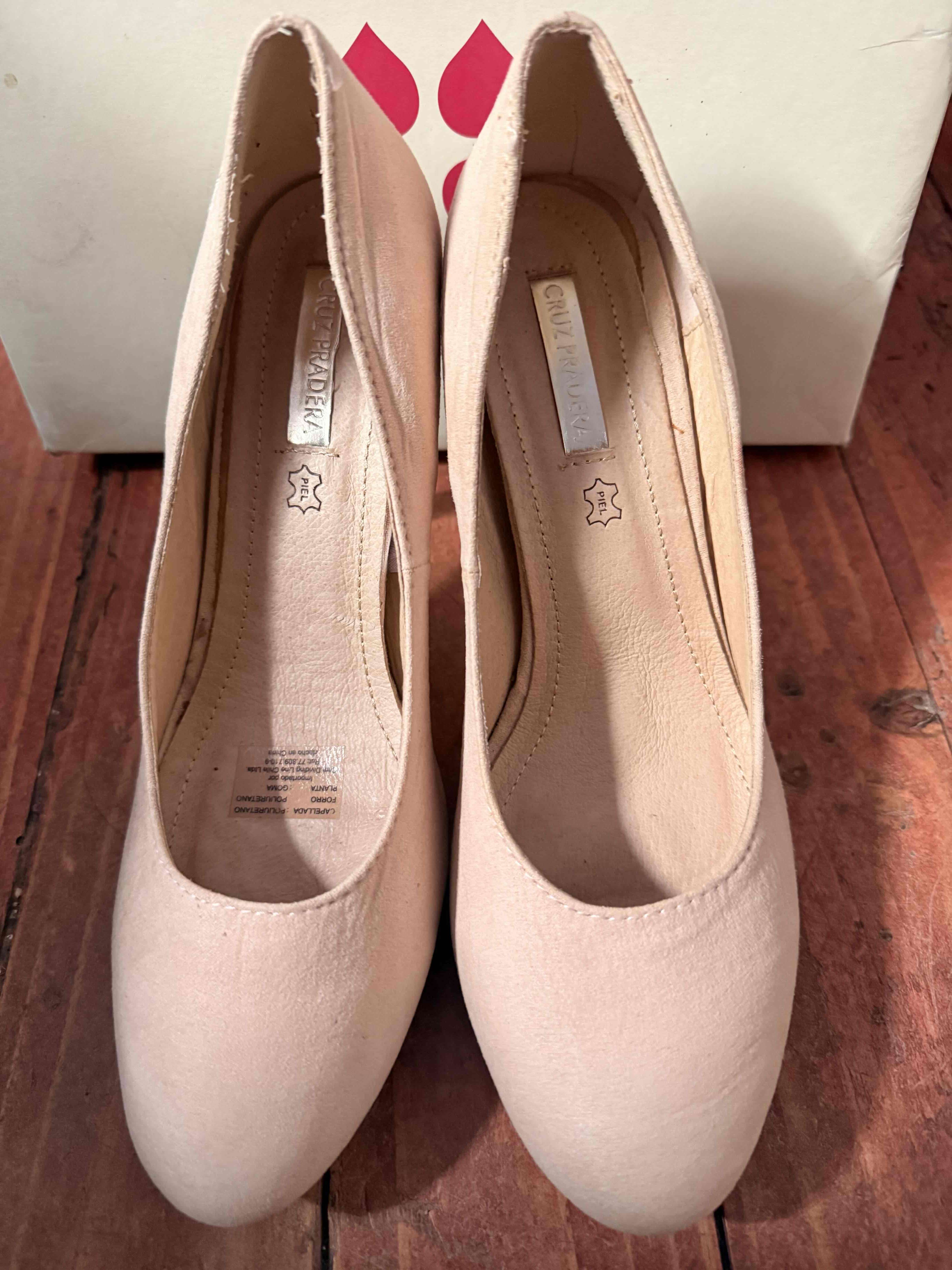 Zapatos de tacón beige - miniatura 1