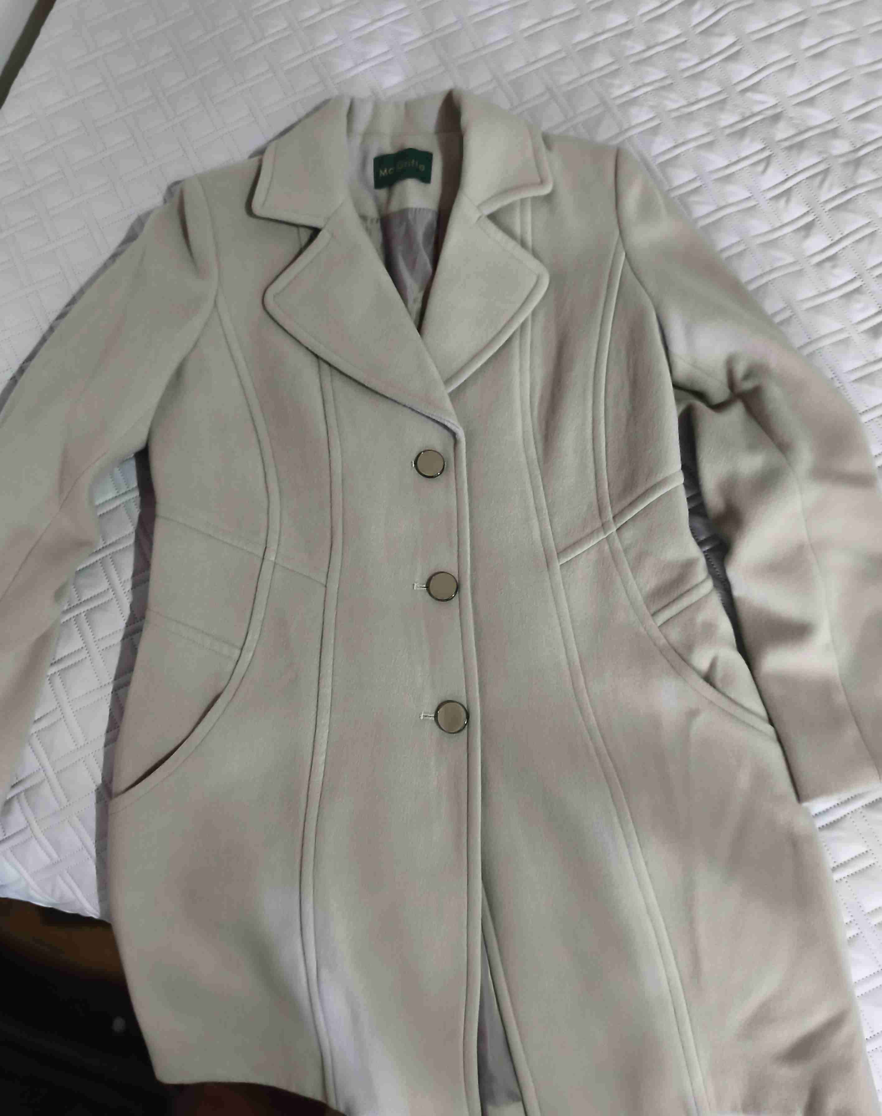 Abrigo beige moderno