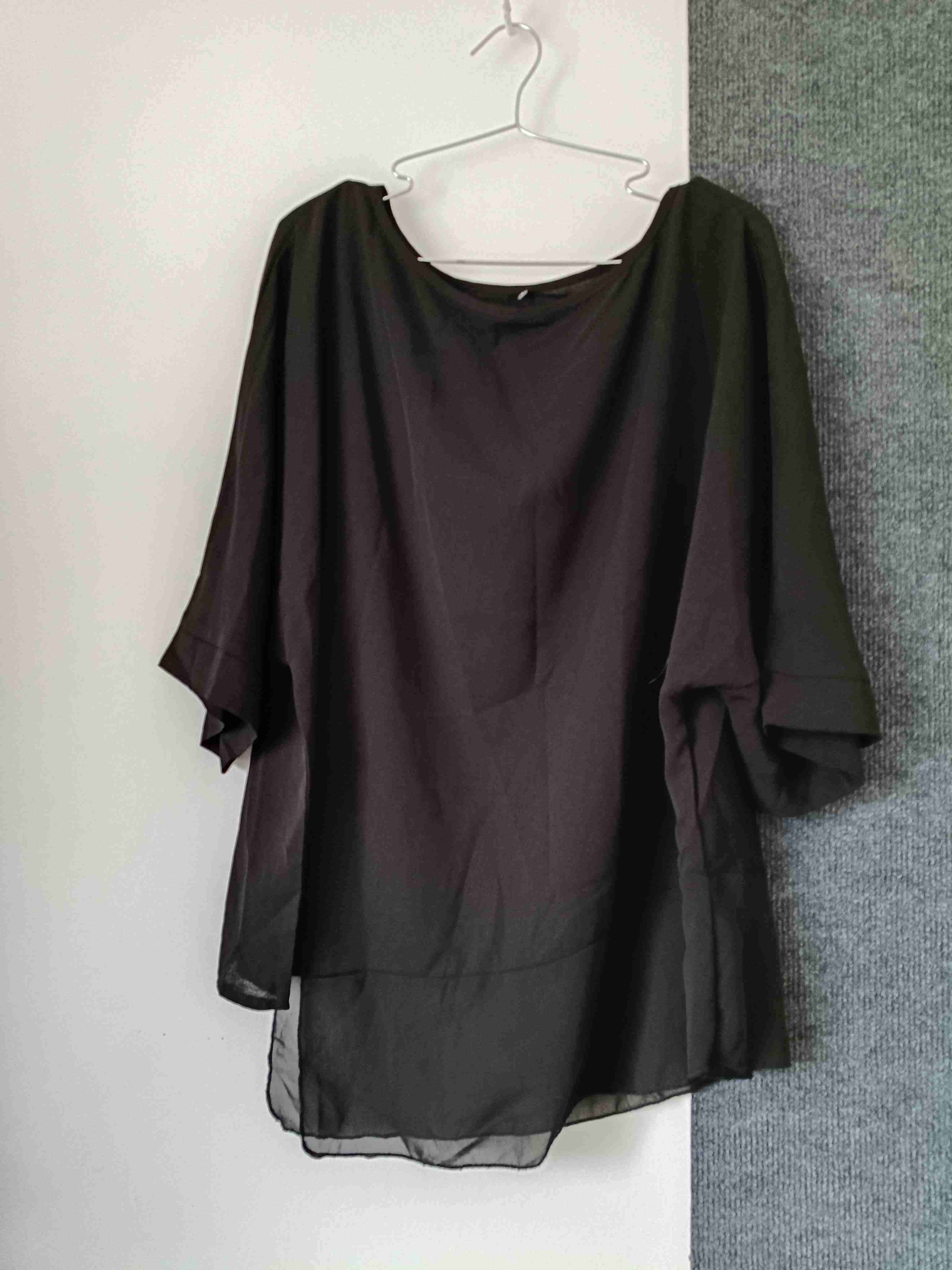 Blusa negra holgada