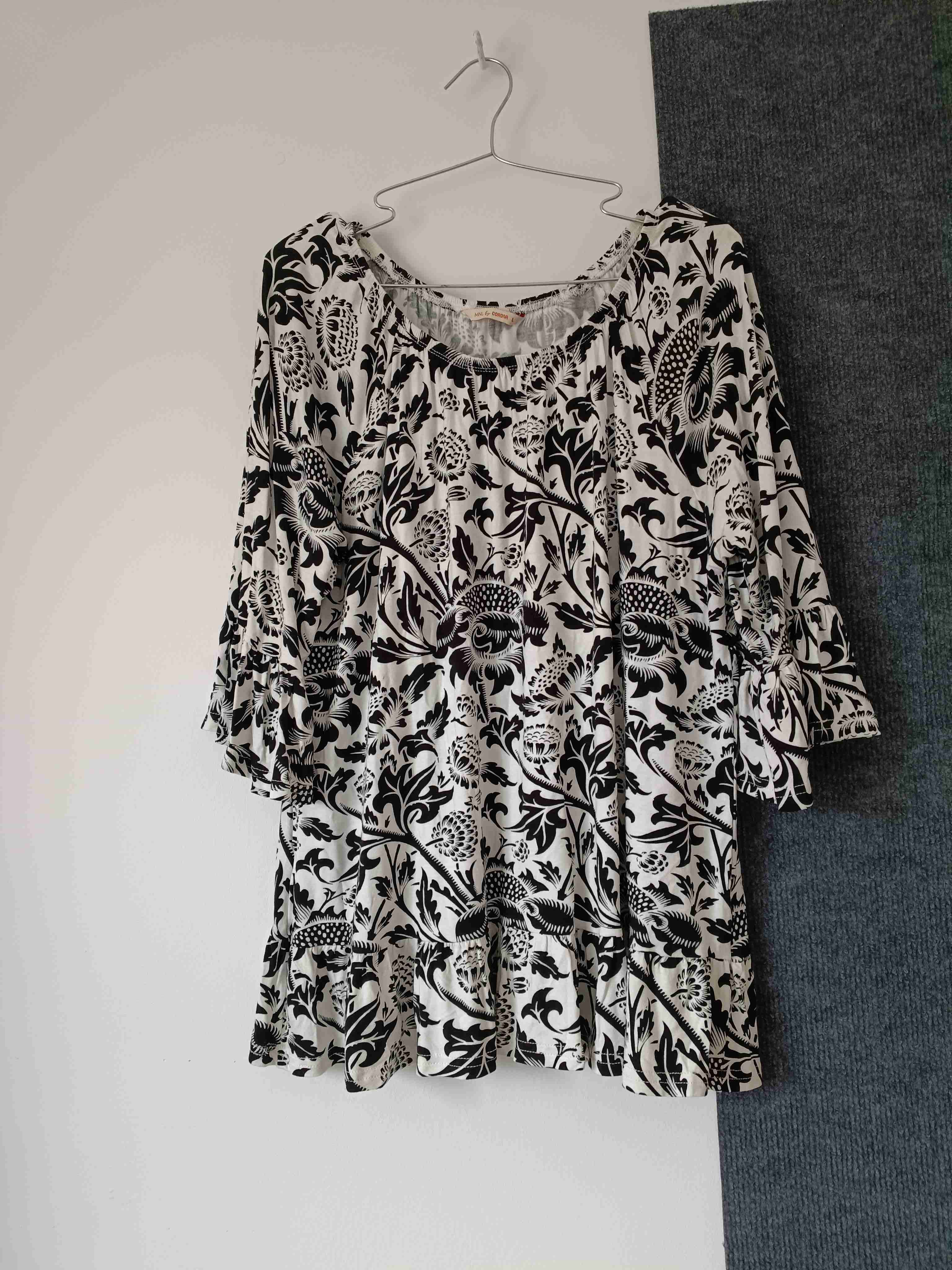 Blusa estampada blanco y negro