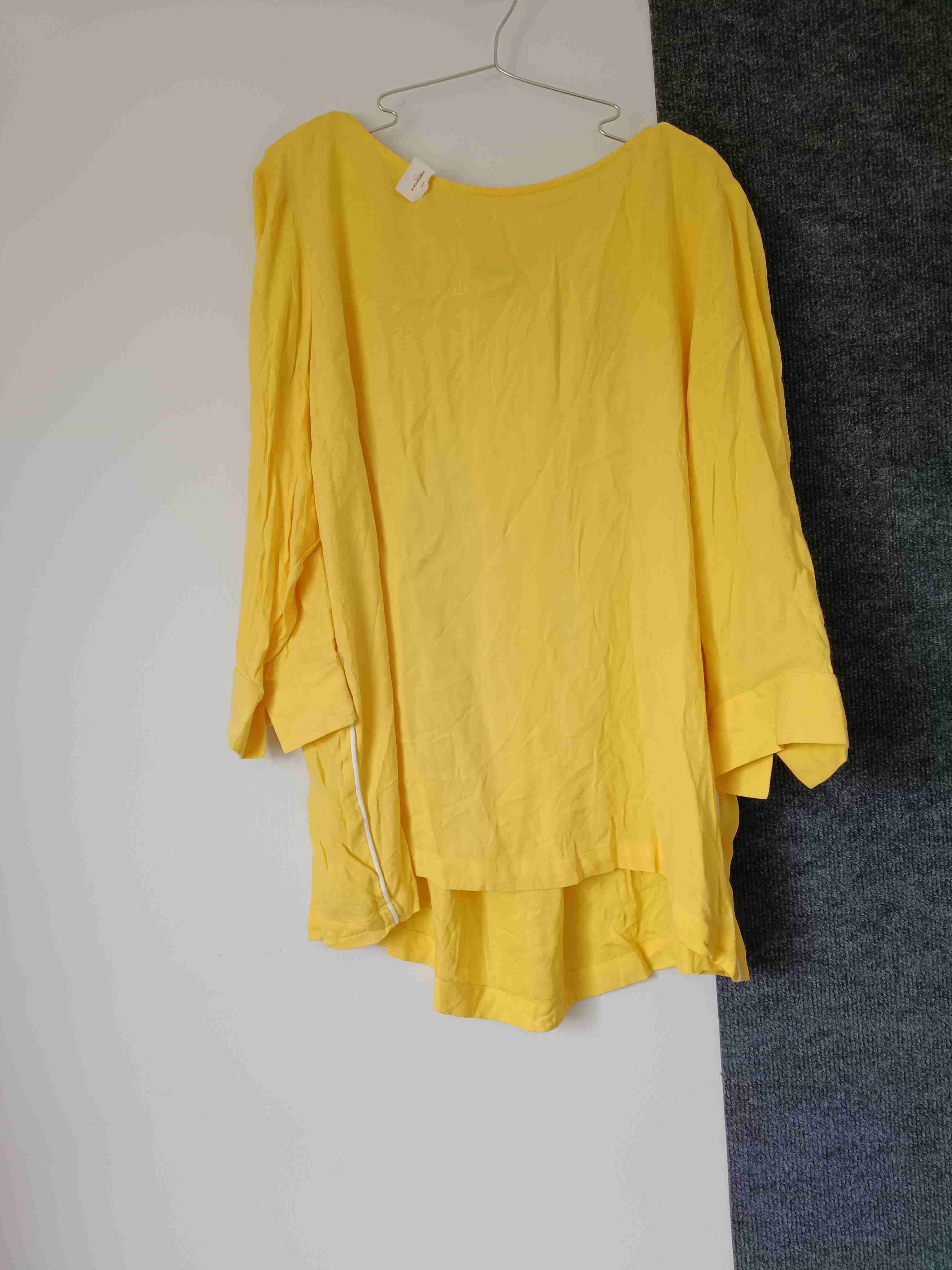 Blusa amarilla manga larga