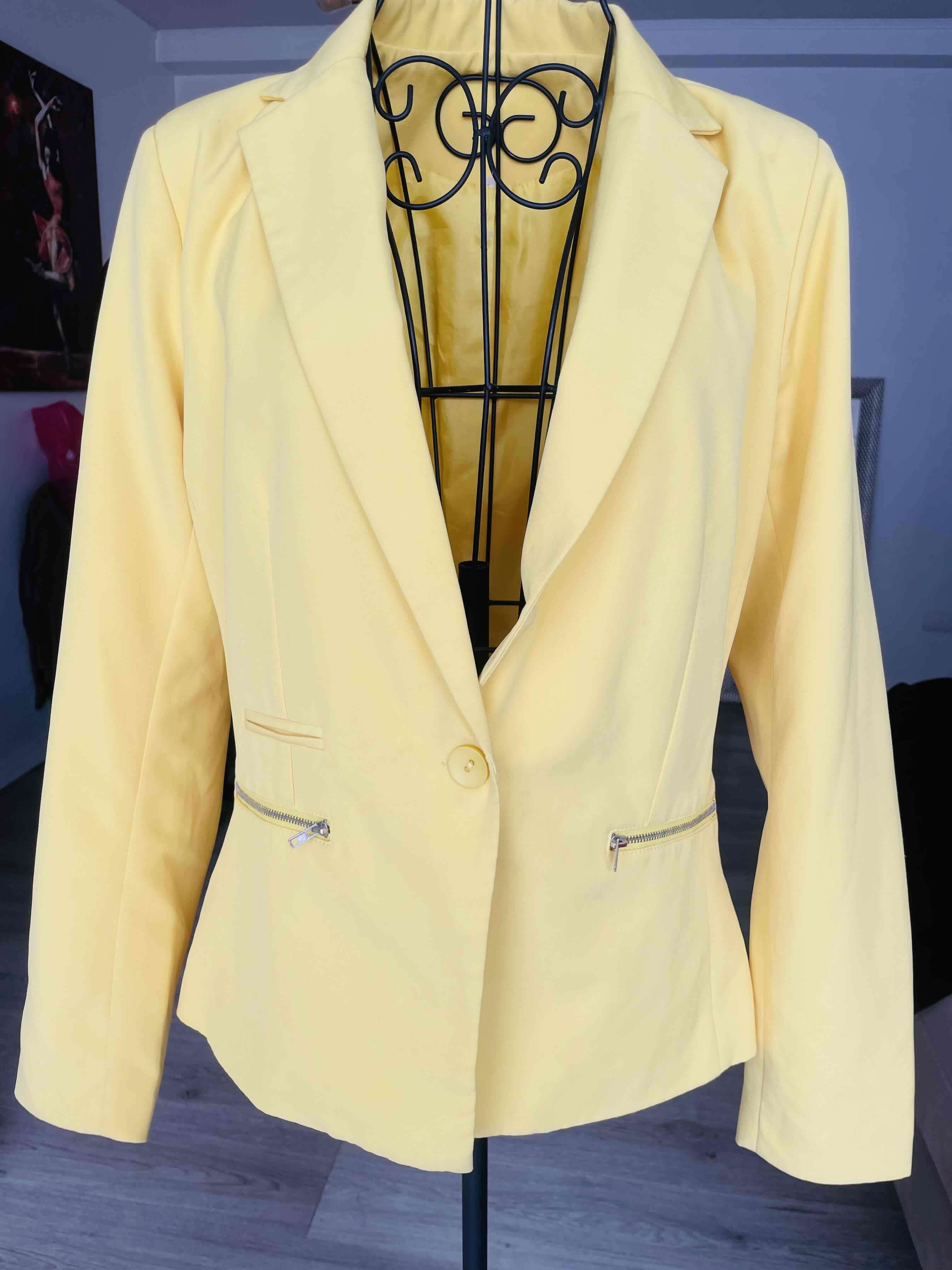 Blazer amarillo estiloso, talla M