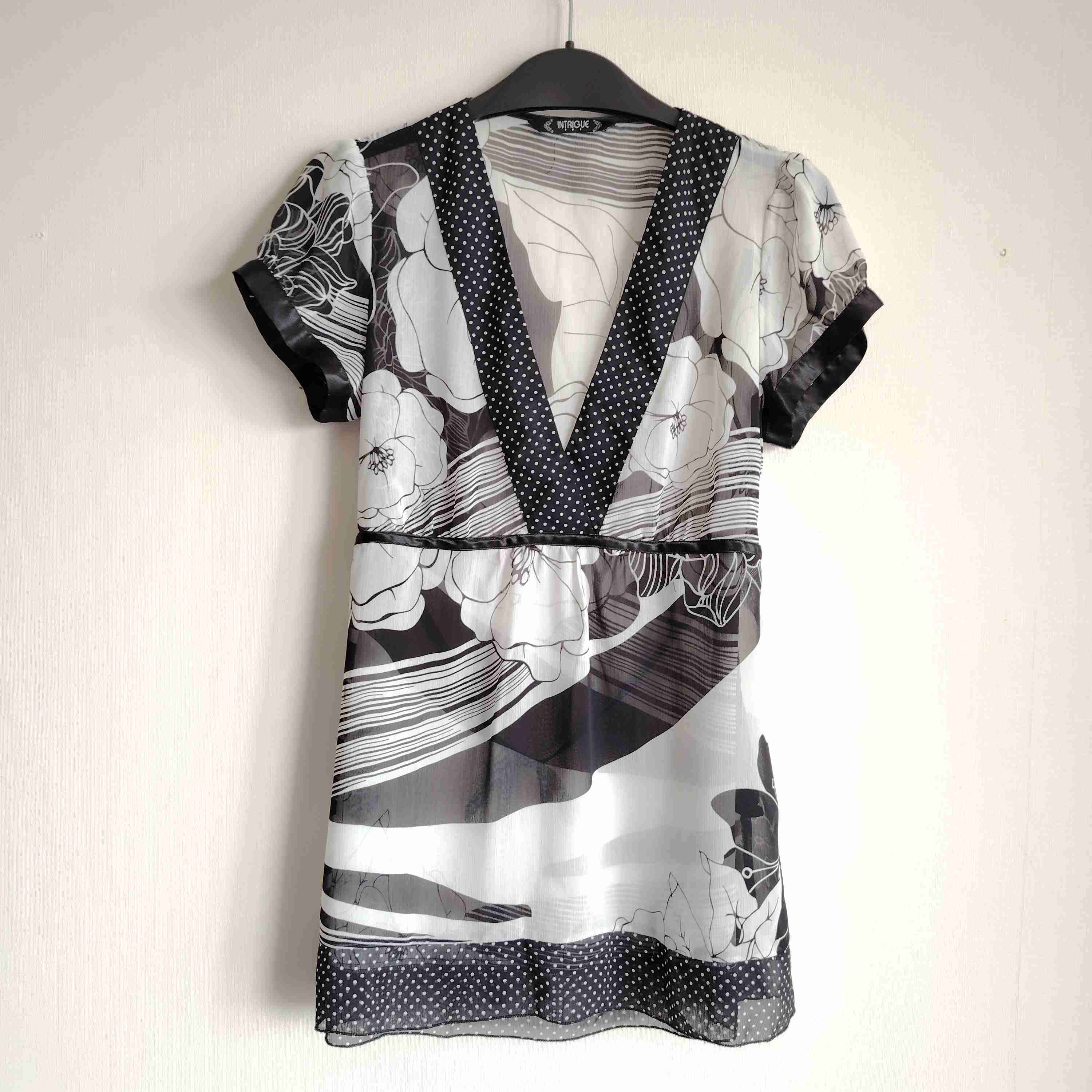 Blusa Intrigue M Blanco y Negro - miniatura 1