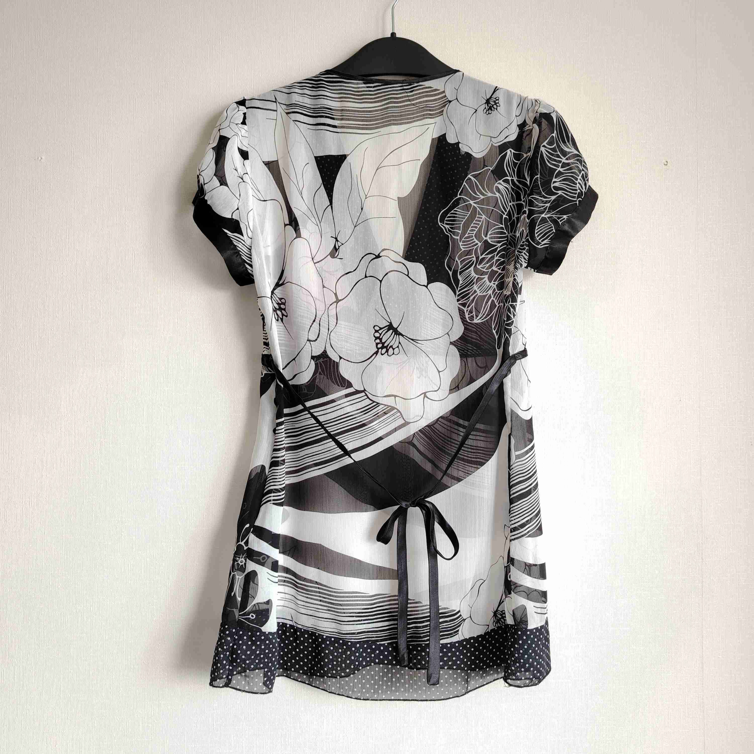 Blusa Intrigue M Blanco y Negro - miniatura 2