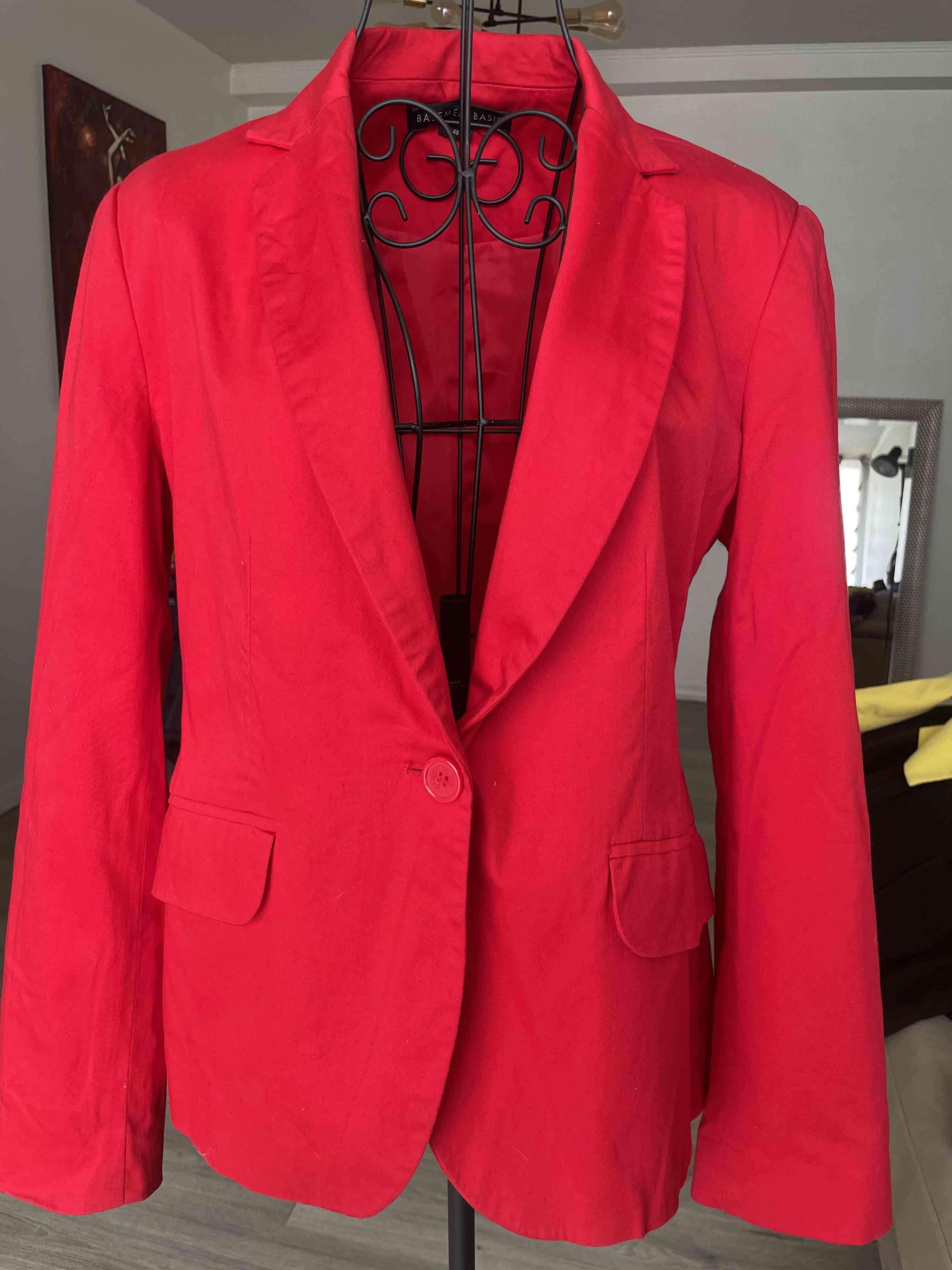 Blazer rojo elegante para mujer