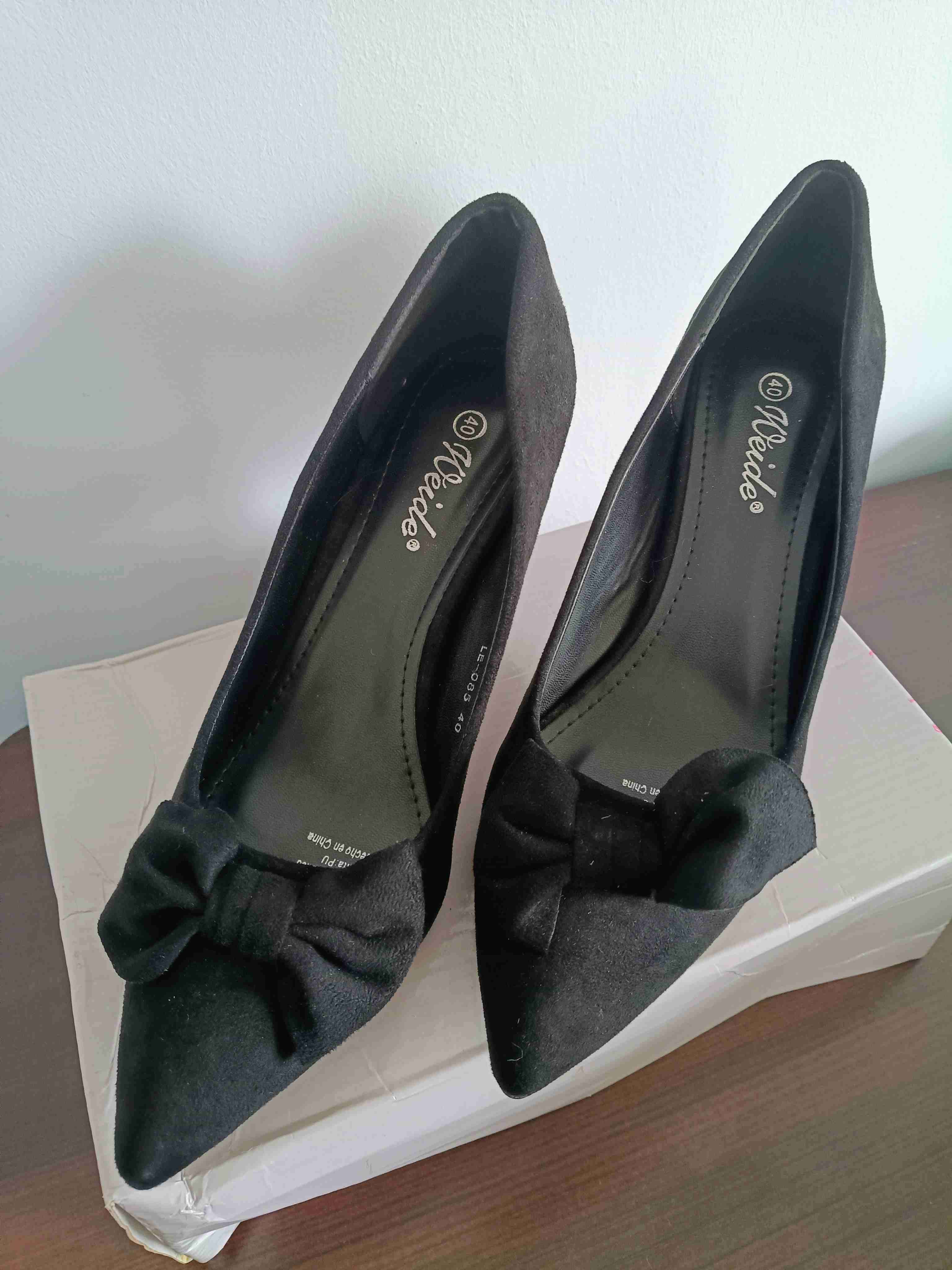 Zapatos negros con moño