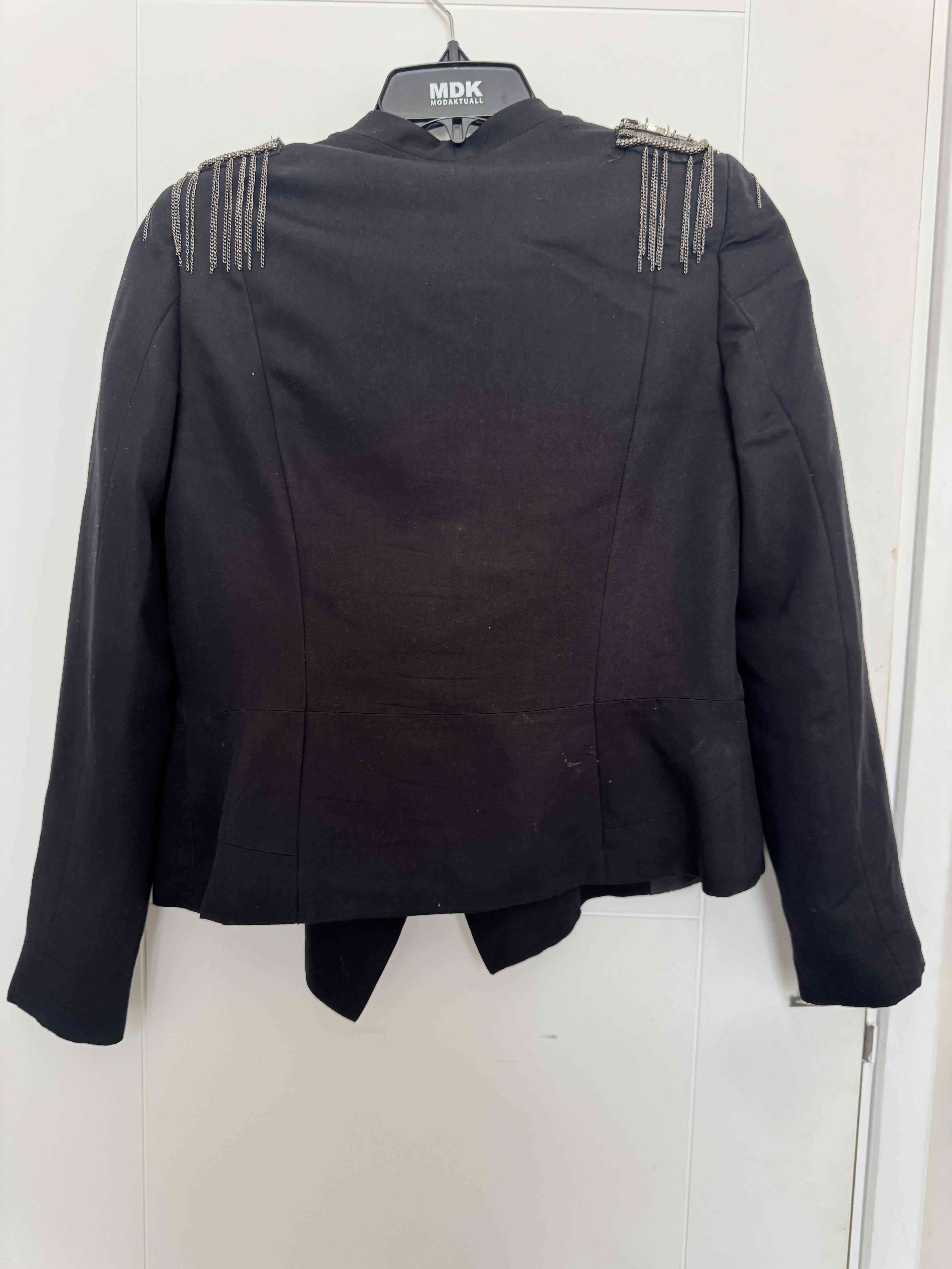 Blazer negro con detalles metálicos - miniatura 2