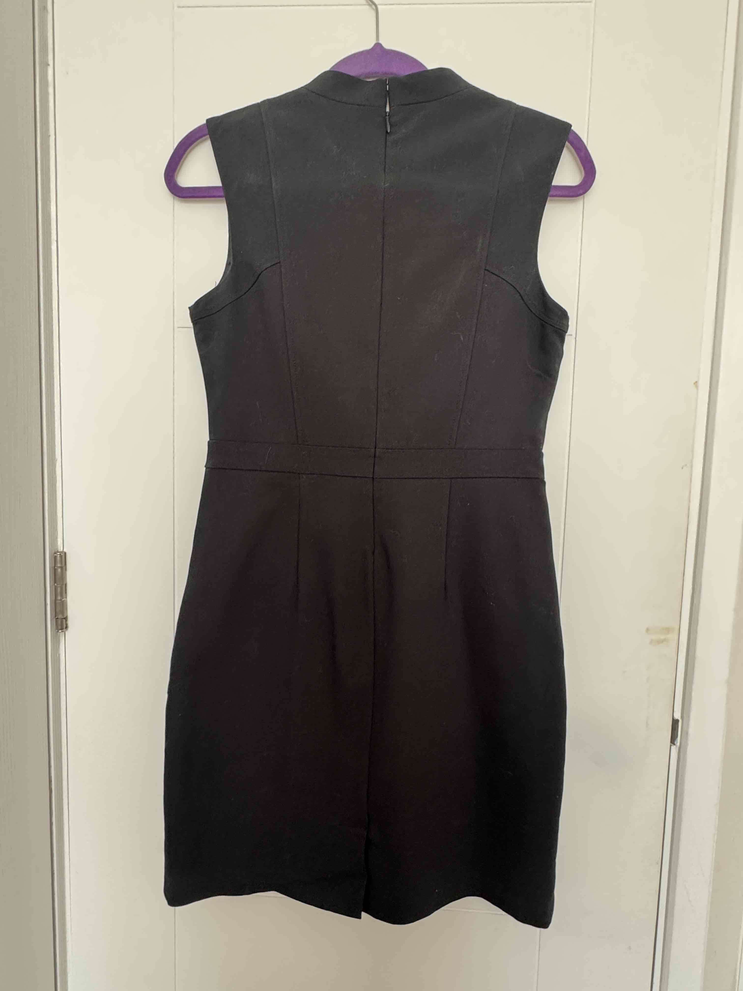 Vestido negro sin mangas - miniatura 2