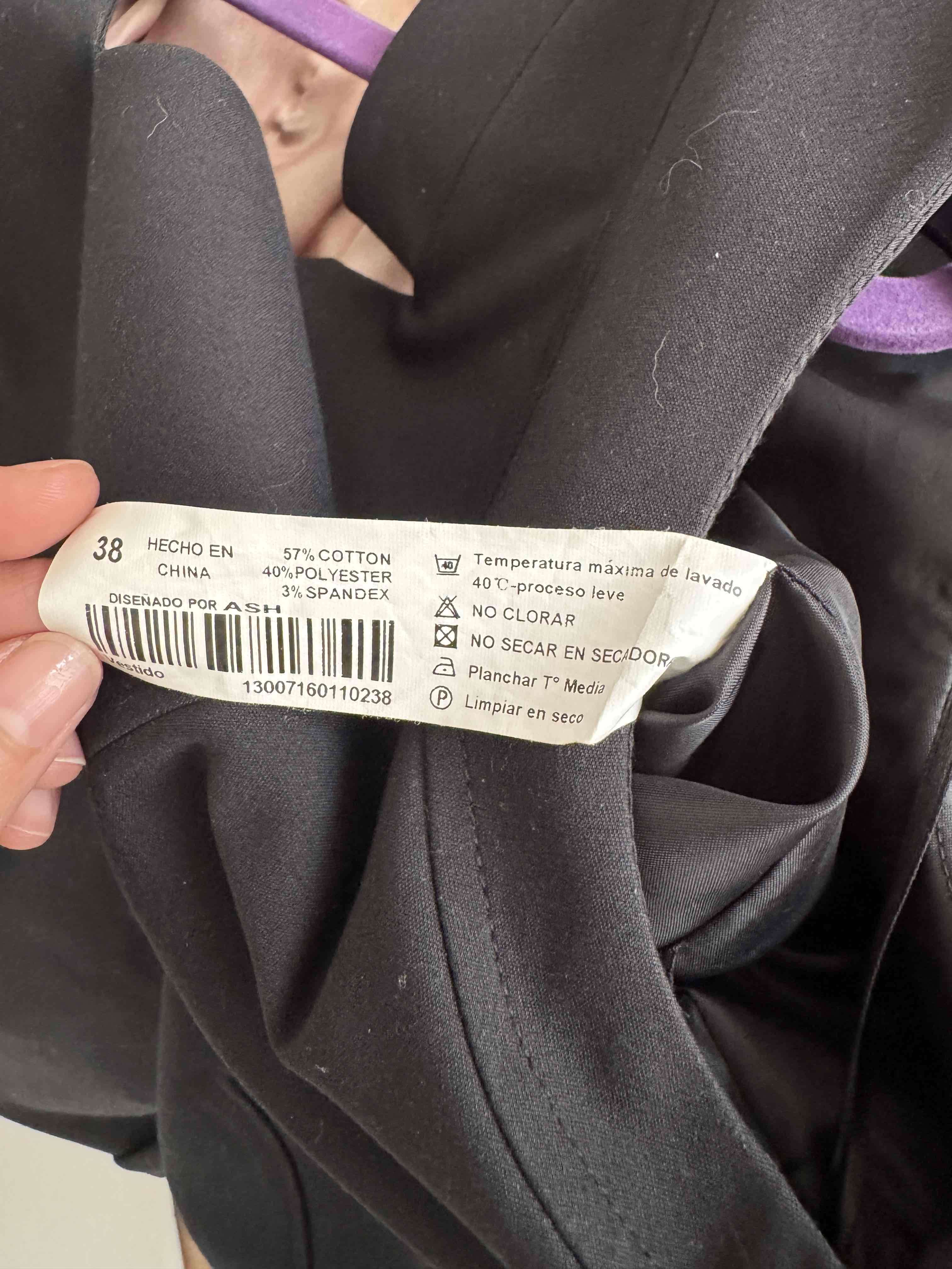 Vestido negro sin mangas - miniatura 4