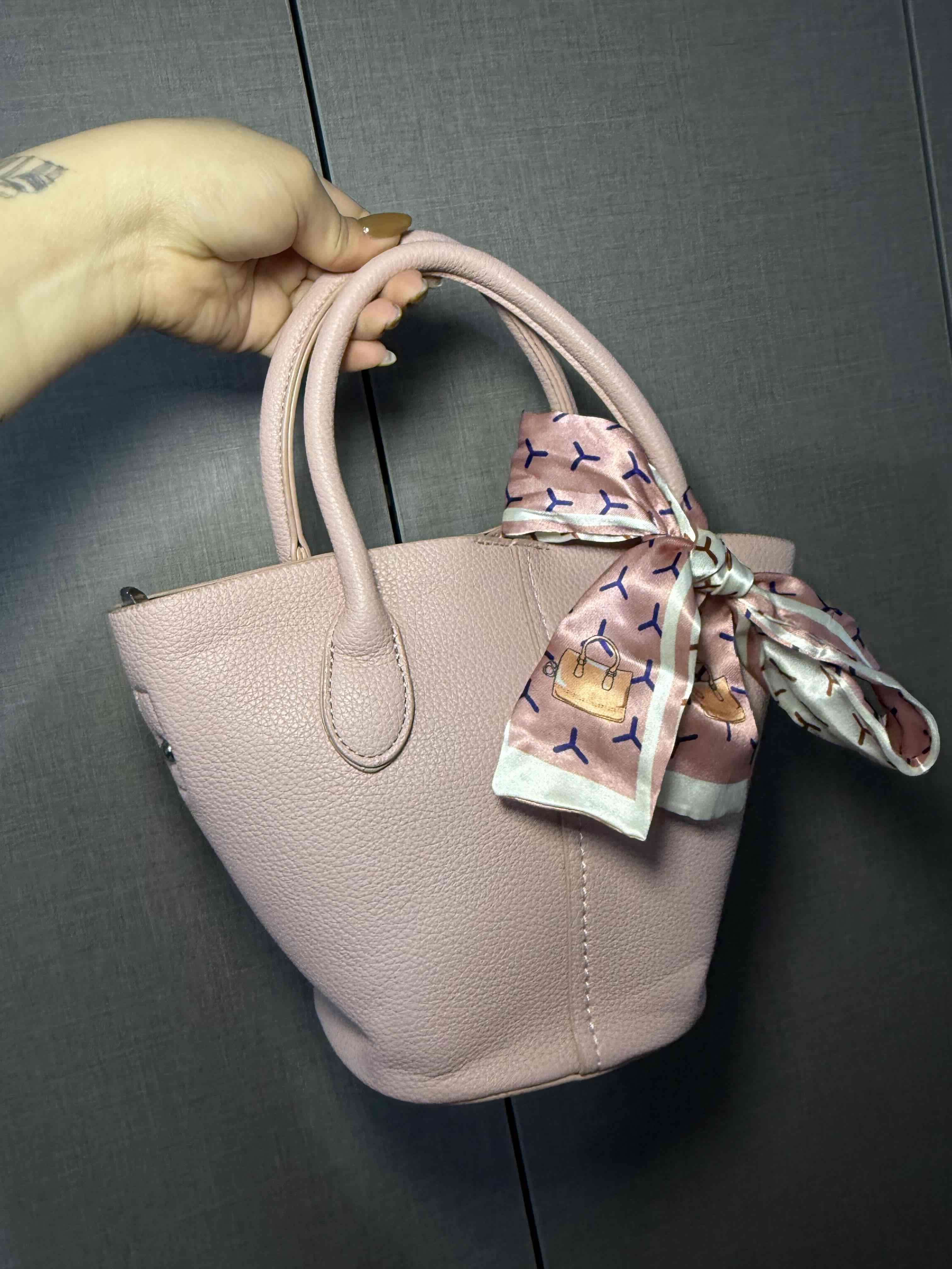 Bolso rosado con pañuelo - miniatura 2