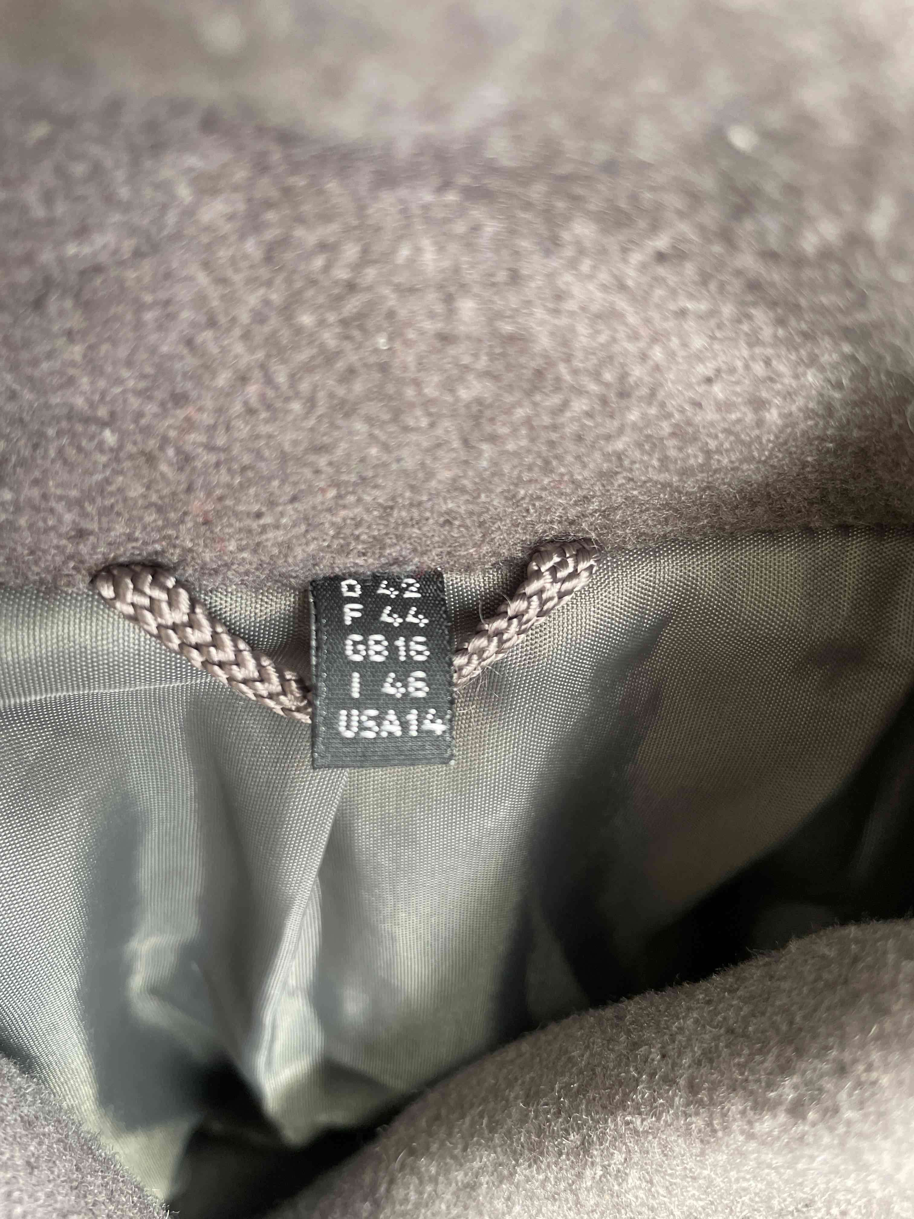 Abrigo gris con botones decorativos - miniatura 3