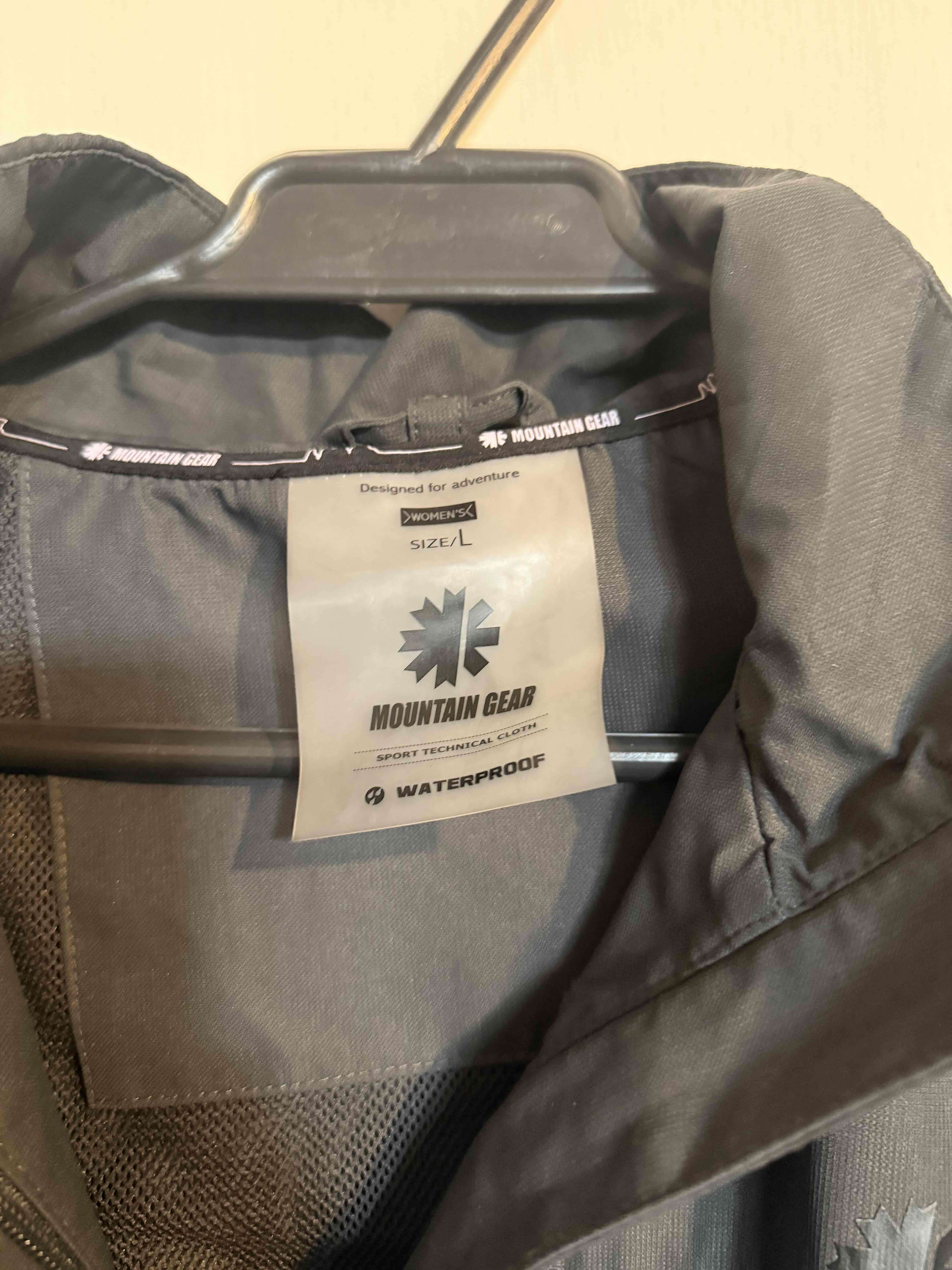 Chaqueta negra impermeable Mountain Gear - miniatura 2