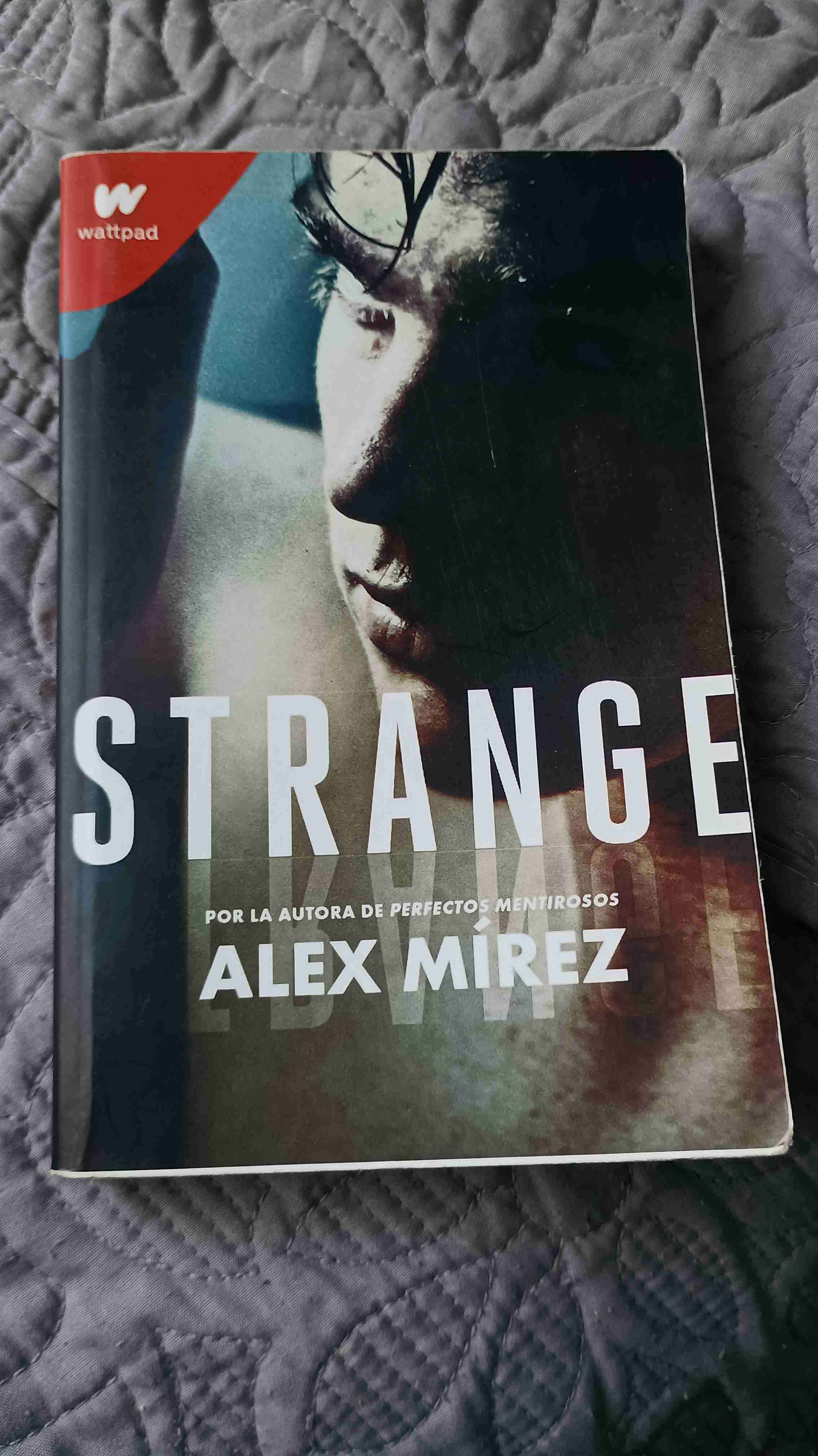 Libro 'Strange' de Alex Mírez - miniatura 1